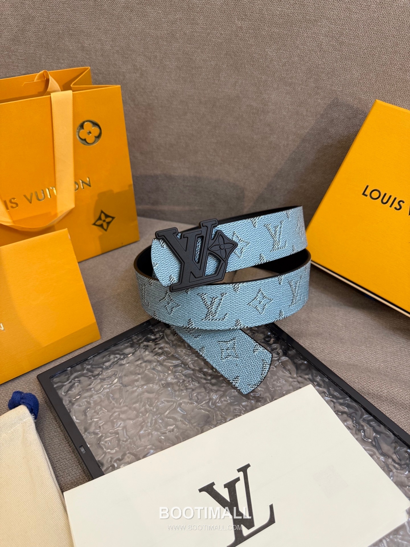 Louis Vuitton LV Dimension Monogram Canvas Reversible Belt with LV Dimension Buckle Palladium 루이비통 LV 디멘션 모노그램 캔버스 리버서블 벨트 LV 디멘션 버클 황동 베이스 팔라듐 피니시 4.0cm 3