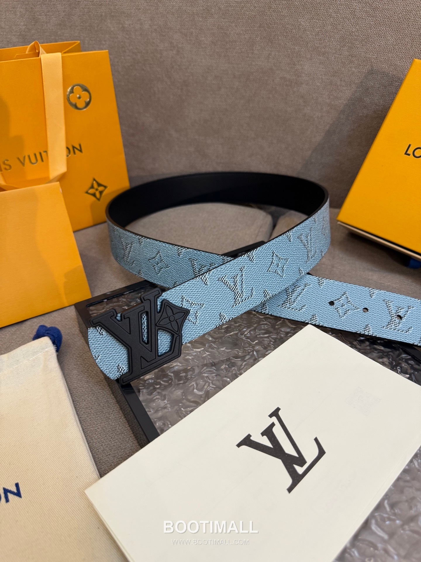 Louis Vuitton LV Dimension Monogram Canvas Reversible Belt with LV Dimension Buckle Palladium 루이비통 LV 디멘션 모노그램 캔버스 리버서블 벨트 LV 디멘션 버클 황동 베이스 팔라듐 피니시 4.0cm 4