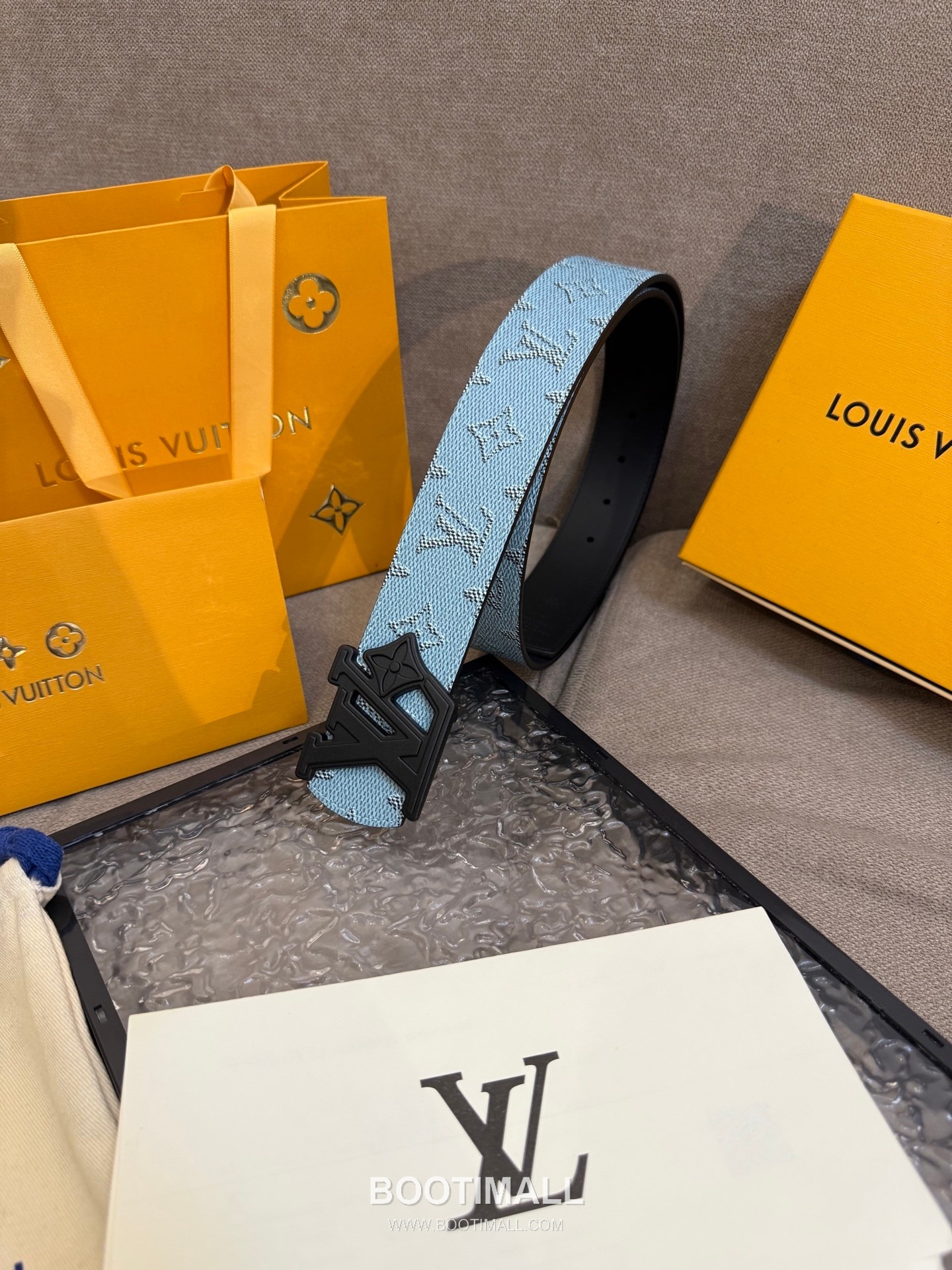 Louis Vuitton LV Dimension Monogram Canvas Reversible Belt with LV Dimension Buckle Palladium 루이비통 LV 디멘션 모노그램 캔버스 리버서블 벨트 LV 디멘션 버클 황동 베이스 팔라듐 피니시 4.0cm 5