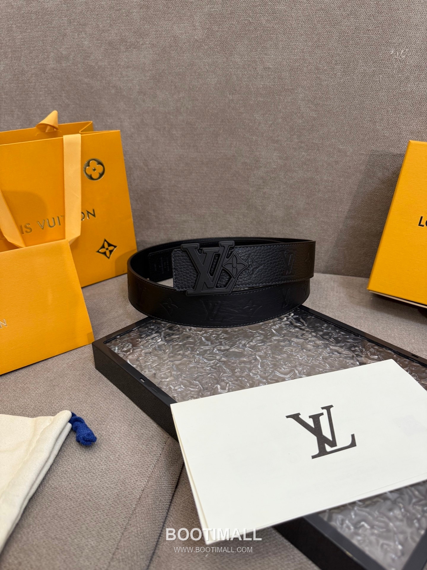 Louis Vuitton LV Dimension Monogram Canvas Reversible Belt with LV Dimension Buckle Palladium 루이비통 LV 디멘션 모노그램 캔버스 리버서블 벨트 LV 디멘션 버클 황동 베이스 팔라듐 피니시 4.0cm 1