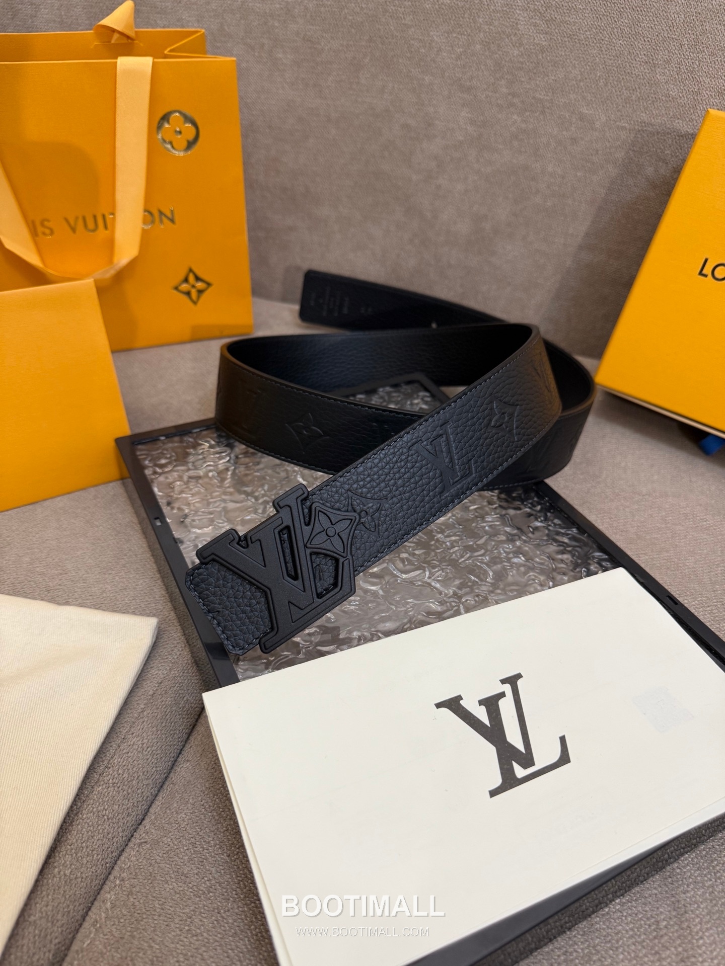 Louis Vuitton LV Dimension Monogram Canvas Reversible Belt with LV Dimension Buckle Palladium 루이비통 LV 디멘션 모노그램 캔버스 리버서블 벨트 LV 디멘션 버클 황동 베이스 팔라듐 피니시 4.0cm 2