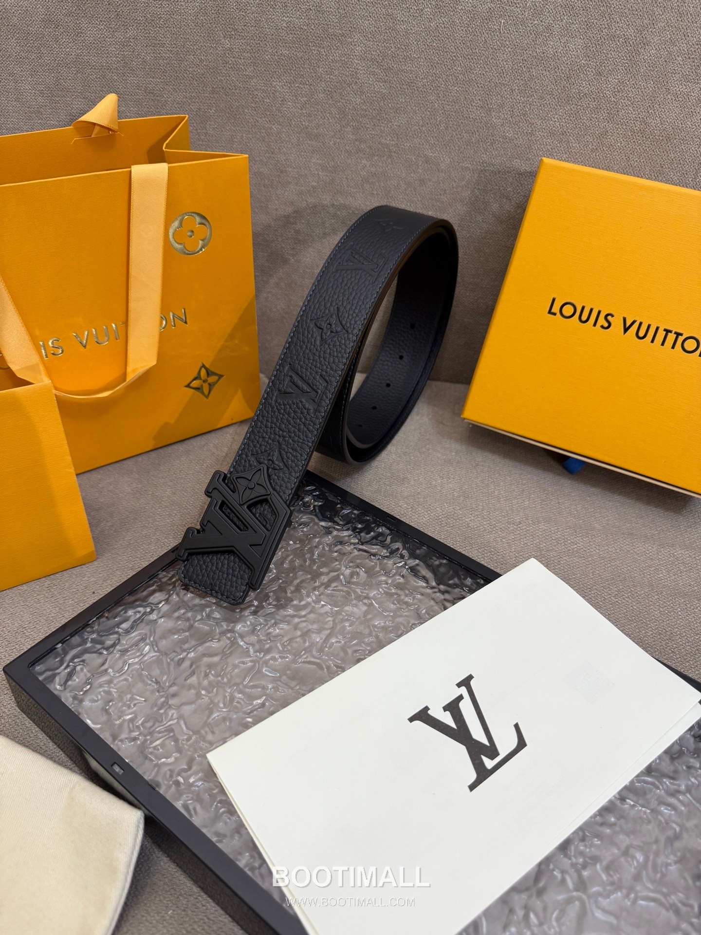 Louis Vuitton LV Dimension Monogram Canvas Reversible Belt with LV Dimension Buckle Palladium 루이비통 LV 디멘션 모노그램 캔버스 리버서블 벨트 LV 디멘션 버클 황동 베이스 팔라듐 피니시 4.0cm 3