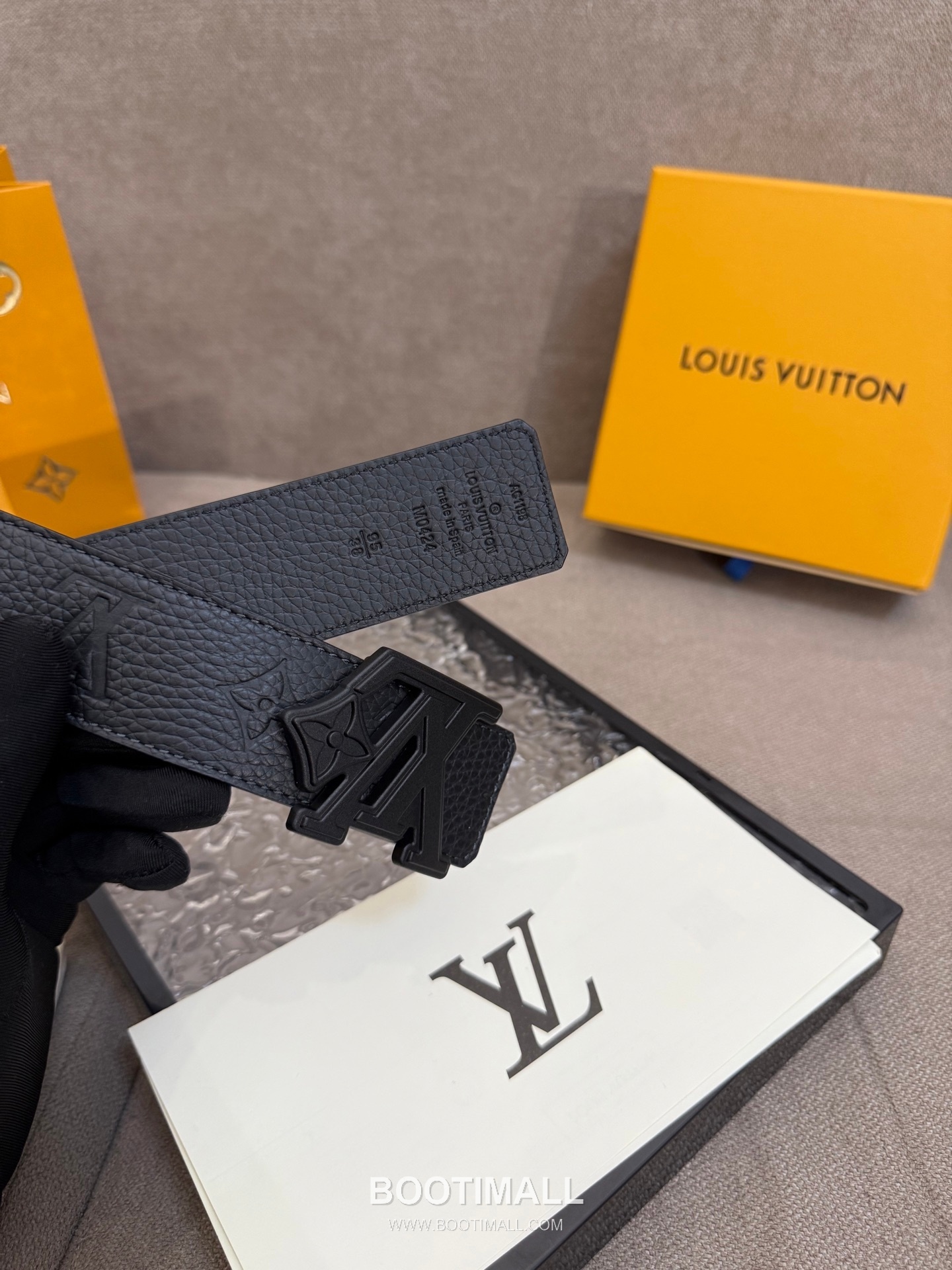 Louis Vuitton LV Dimension Monogram Canvas Reversible Belt with LV Dimension Buckle Palladium 루이비통 LV 디멘션 모노그램 캔버스 리버서블 벨트 LV 디멘션 버클 황동 베이스 팔라듐 피니시 4.0cm 4