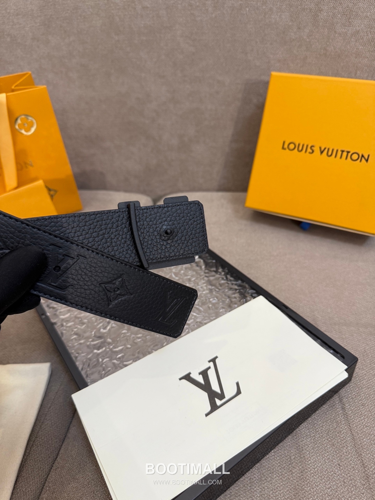 Louis Vuitton LV Dimension Monogram Canvas Reversible Belt with LV Dimension Buckle Palladium 루이비통 LV 디멘션 모노그램 캔버스 리버서블 벨트 LV 디멘션 버클 황동 베이스 팔라듐 피니시 4.0cm 5