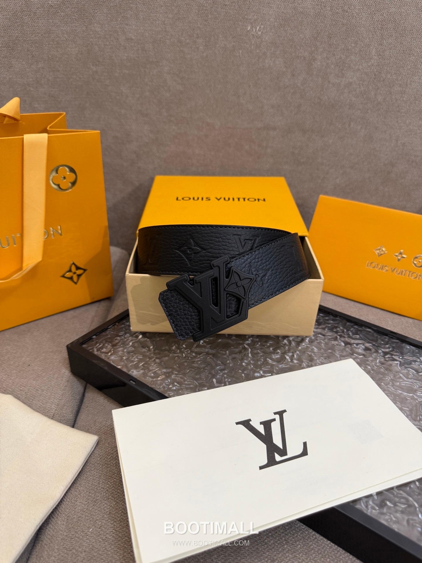 Louis Vuitton LV Dimension Monogram Canvas Reversible Belt with LV Dimension Buckle Palladium 루이비통 LV 디멘션 모노그램 캔버스 리버서블 벨트 LV 디멘션 버클 황동 베이스 팔라듐 피니시 4.0cm 6