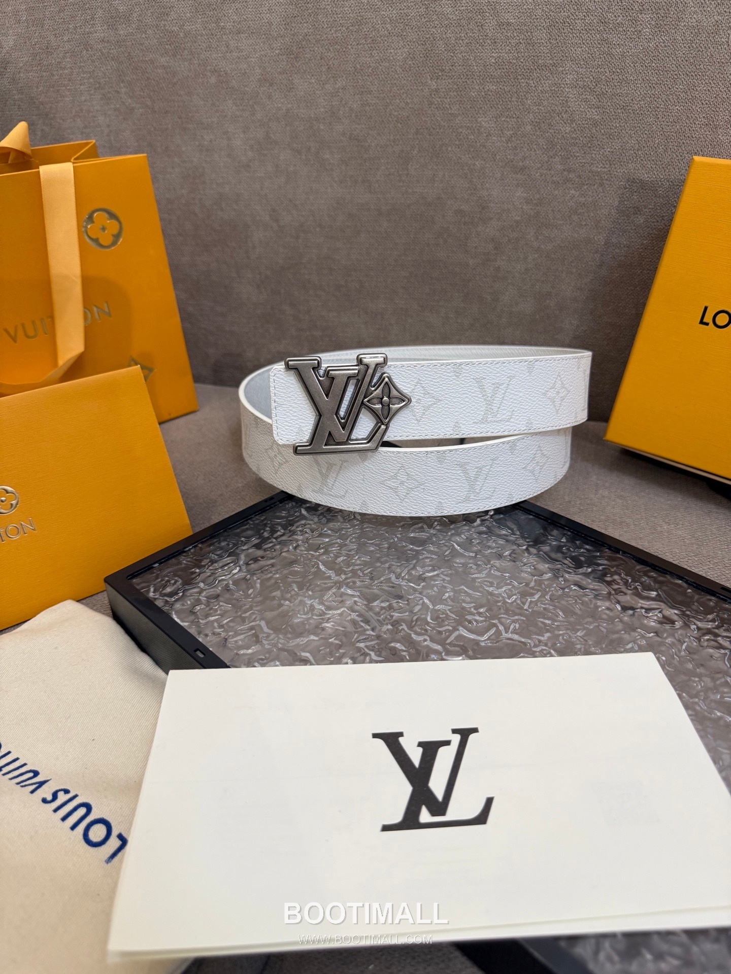 Louis Vuitton LV Dimension Monogram Canvas Reversible Belt with LV Dimension Buckle Palladium 루이비통 LV 디멘션 모노그램 캔버스 리버서블 벨트 LV 디멘션 버클 황동 베이스 팔라듐 피니시 4.0cm 1