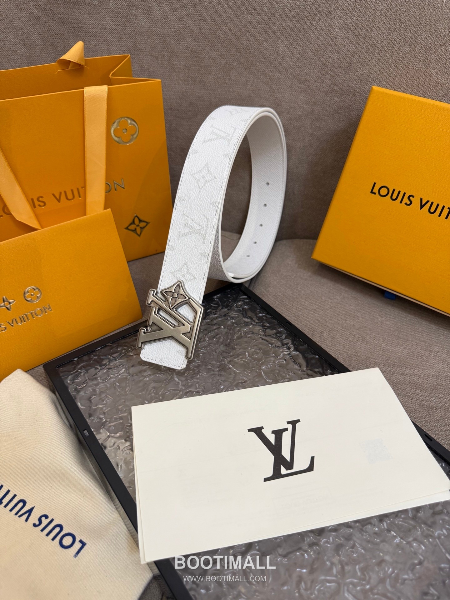 Louis Vuitton LV Dimension Monogram Canvas Reversible Belt with LV Dimension Buckle Palladium 루이비통 LV 디멘션 모노그램 캔버스 리버서블 벨트 LV 디멘션 버클 황동 베이스 팔라듐 피니시 4.0cm 3