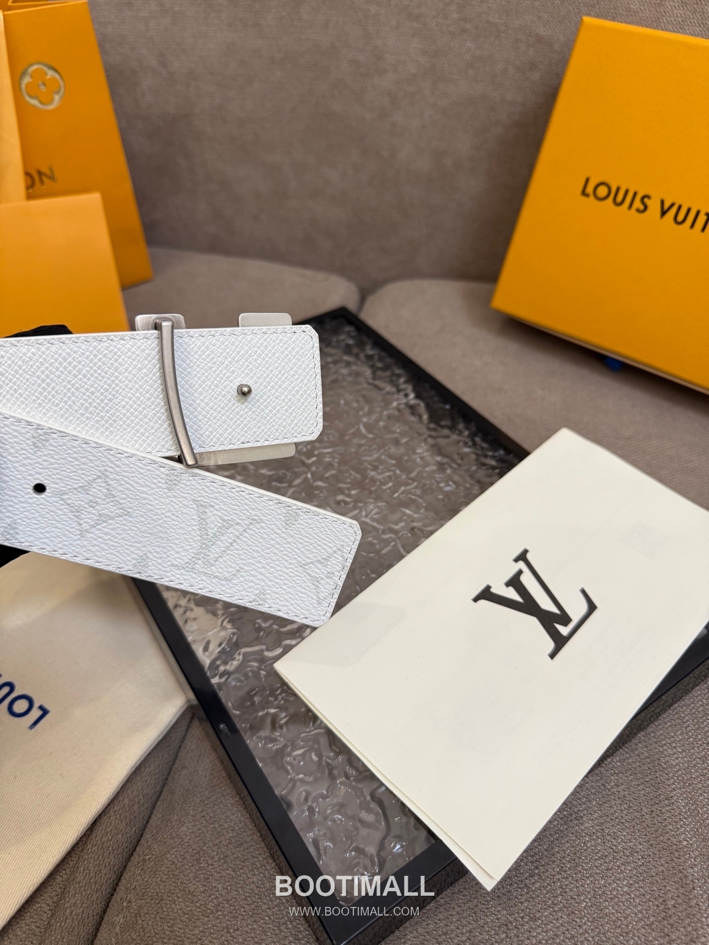 Louis Vuitton LV Dimension Monogram Canvas Reversible Belt with LV Dimension Buckle Palladium 루이비통 LV 디멘션 모노그램 캔버스 리버서블 벨트 LV 디멘션 버클 황동 베이스 팔라듐 피니시 4.0cm 5