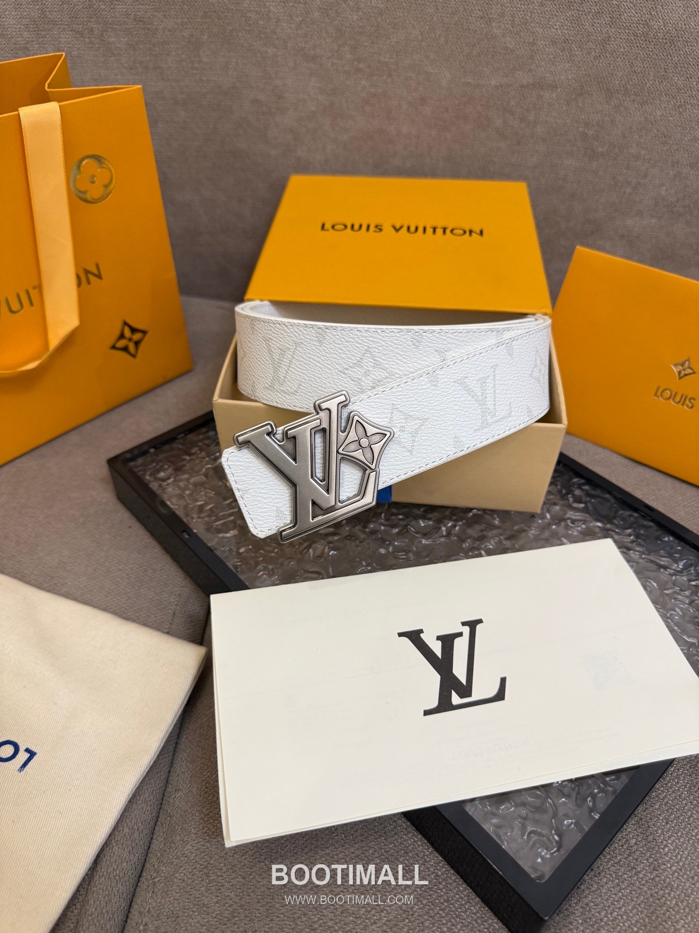 Louis Vuitton LV Dimension Monogram Canvas Reversible Belt with LV Dimension Buckle Palladium 루이비통 LV 디멘션 모노그램 캔버스 리버서블 벨트 LV 디멘션 버클 황동 베이스 팔라듐 피니시 4.0cm 6