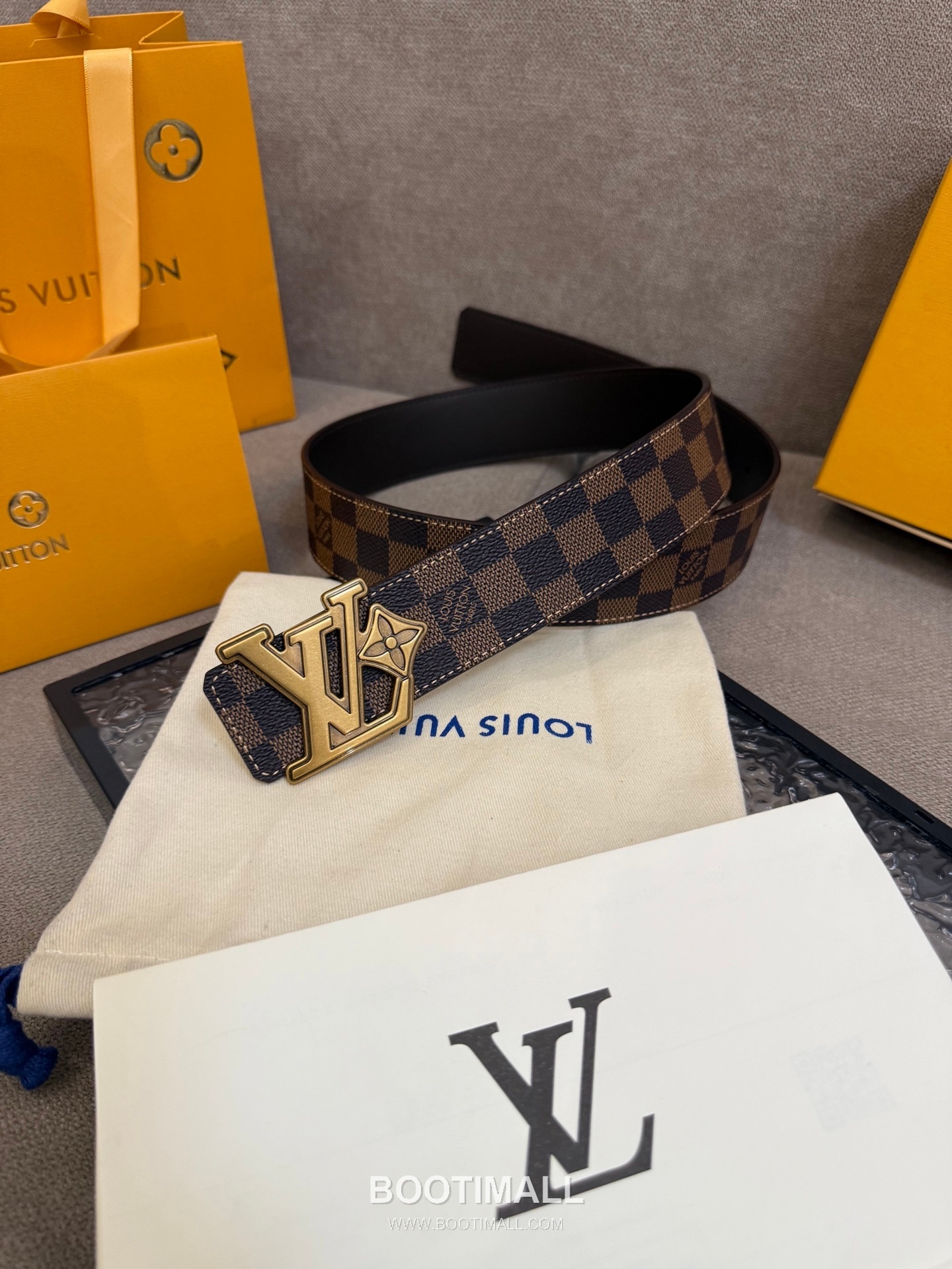 Louis Vuitton LV Dimension Monogram Canvas Reversible Belt with LV Dimension Buckle Palladium 루이비통 LV 디멘션 모노그램 캔버스 리버서블 벨트 LV 디멘션 버클 황동 베이스 팔라듐 피니시 4.0cm 2