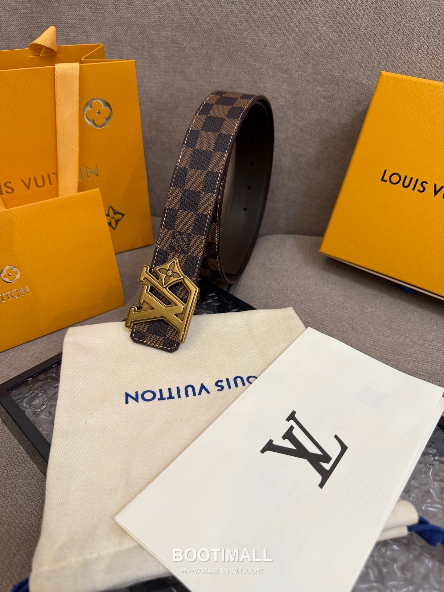 Louis Vuitton LV Dimension Monogram Canvas Reversible Belt with LV Dimension Buckle Palladium 루이비통 LV 디멘션 모노그램 캔버스 리버서블 벨트 LV 디멘션 버클 황동 베이스 팔라듐 피니시 4.0cm 3