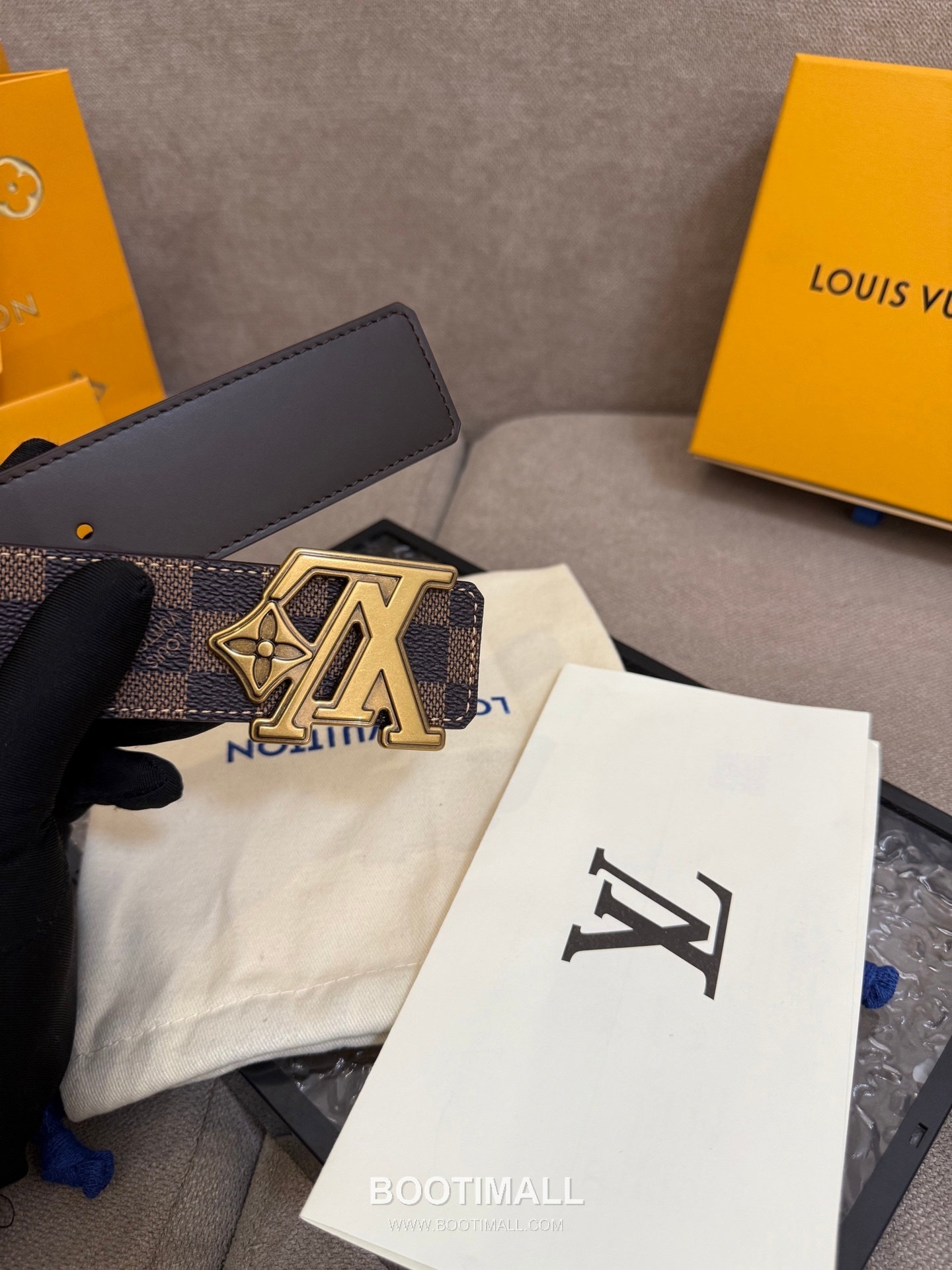 Louis Vuitton LV Dimension Monogram Canvas Reversible Belt with LV Dimension Buckle Palladium 루이비통 LV 디멘션 모노그램 캔버스 리버서블 벨트 LV 디멘션 버클 황동 베이스 팔라듐 피니시 4.0cm 4