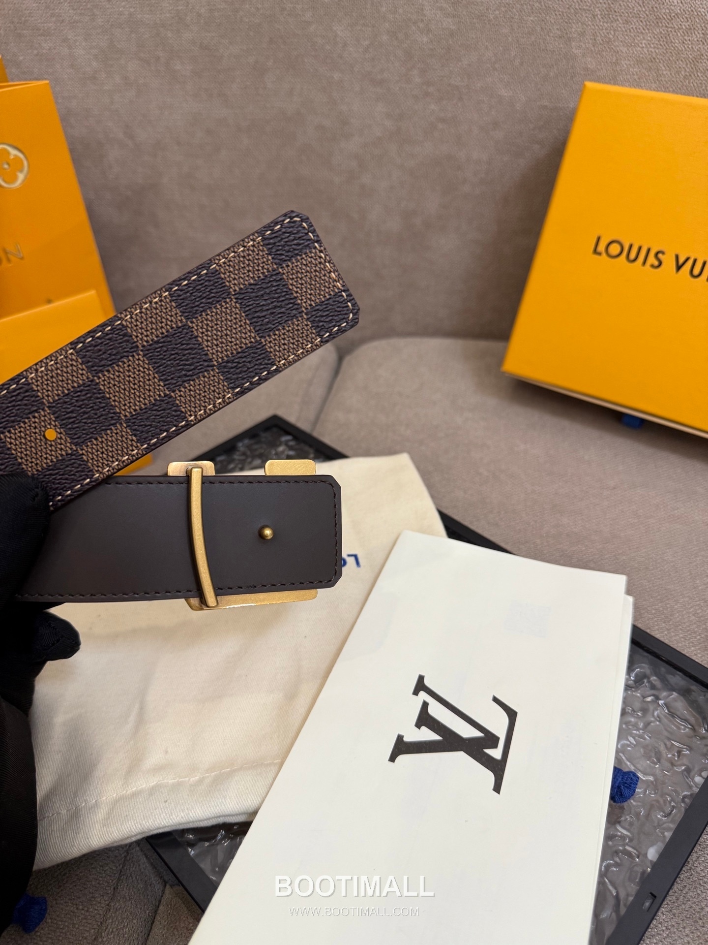 Louis Vuitton LV Dimension Monogram Canvas Reversible Belt with LV Dimension Buckle Palladium 루이비통 LV 디멘션 모노그램 캔버스 리버서블 벨트 LV 디멘션 버클 황동 베이스 팔라듐 피니시 4.0cm 5