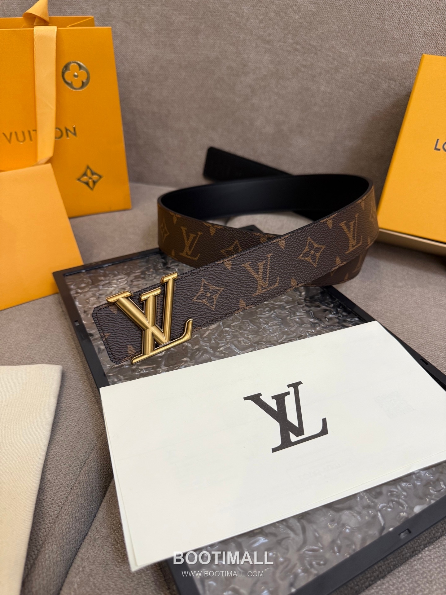 Louis Vuitton LV Dimension Monogram Canvas Reversible Belt with LV Dimension Buckle Palladium 루이비통 LV 디멘션 모노그램 캔버스 리버서블 벨트 LV 디멘션 버클 황동 베이스 팔라듐 피니시 4.0cm 2