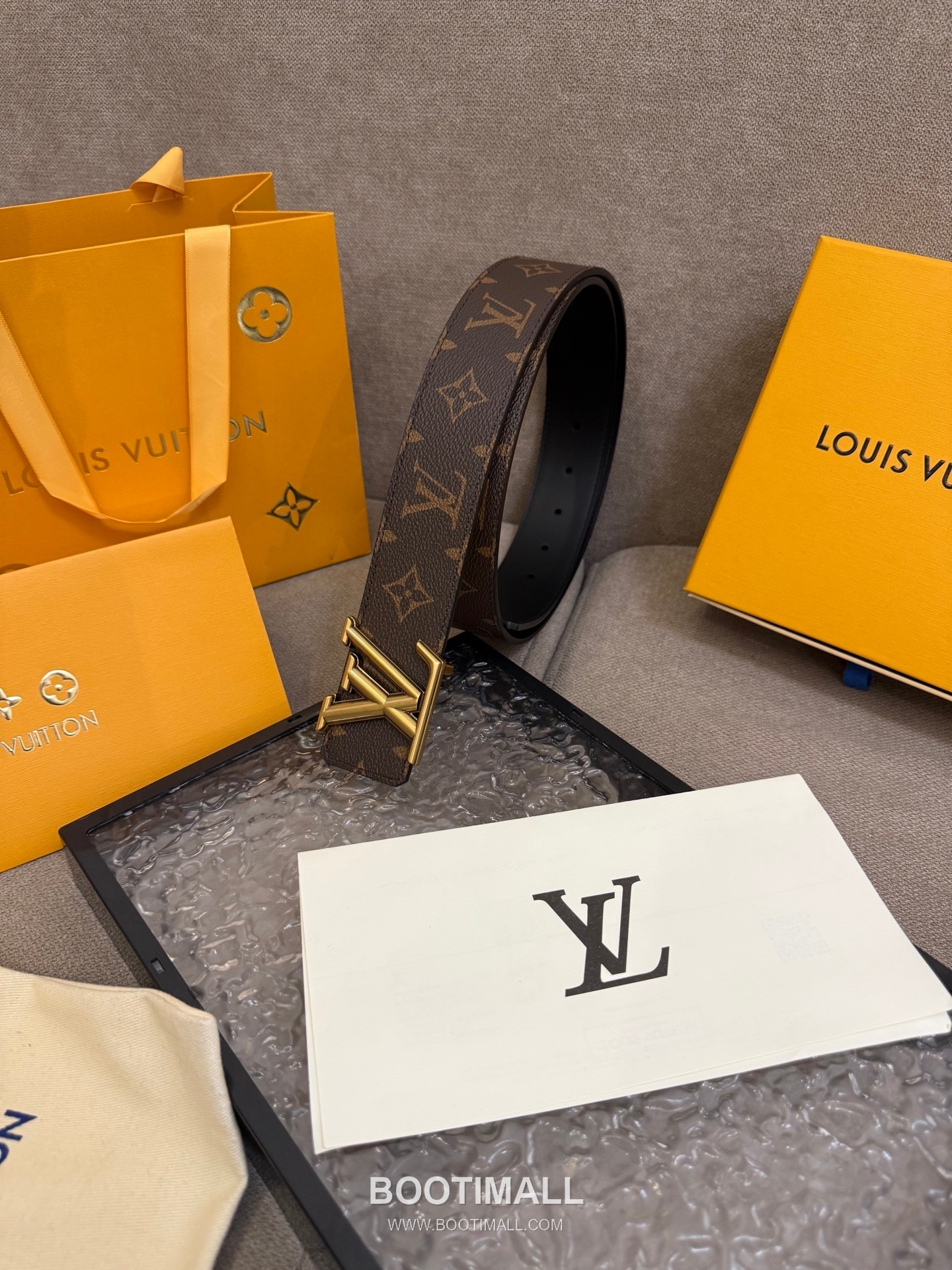 Louis Vuitton LV Dimension Monogram Canvas Reversible Belt with LV Dimension Buckle Palladium 루이비통 LV 디멘션 모노그램 캔버스 리버서블 벨트 LV 디멘션 버클 황동 베이스 팔라듐 피니시 4.0cm 3