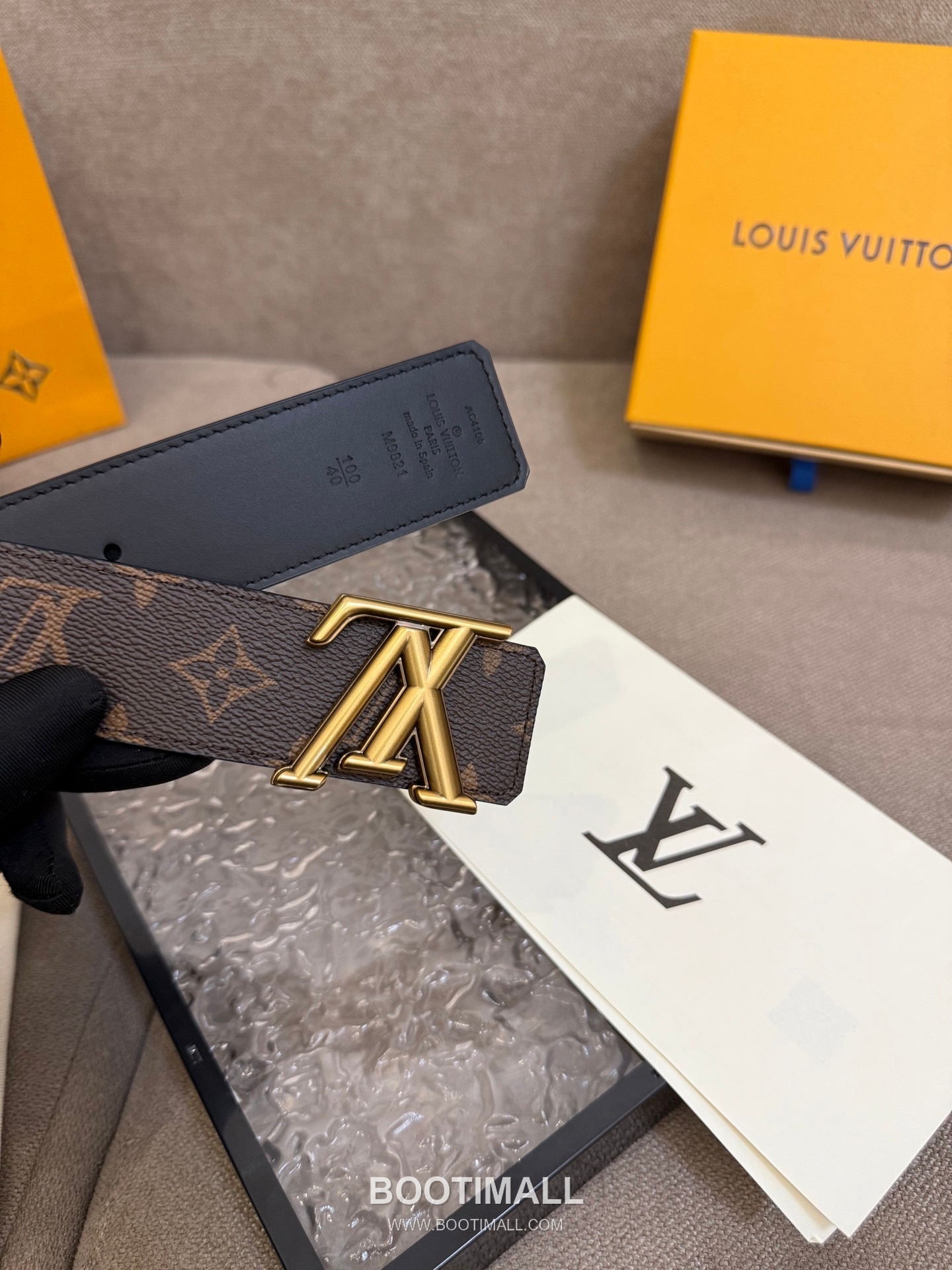 Louis Vuitton LV Dimension Monogram Canvas Reversible Belt with LV Dimension Buckle Palladium 루이비통 LV 디멘션 모노그램 캔버스 리버서블 벨트 LV 디멘션 버클 황동 베이스 팔라듐 피니시 4.0cm 4