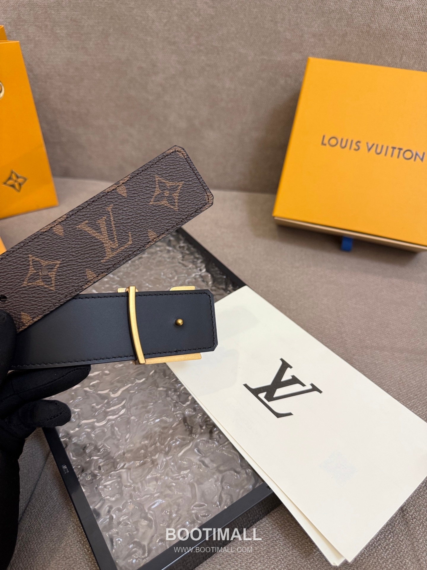 Louis Vuitton LV Dimension Monogram Canvas Reversible Belt with LV Dimension Buckle Palladium 루이비통 LV 디멘션 모노그램 캔버스 리버서블 벨트 LV 디멘션 버클 황동 베이스 팔라듐 피니시 4.0cm 5
