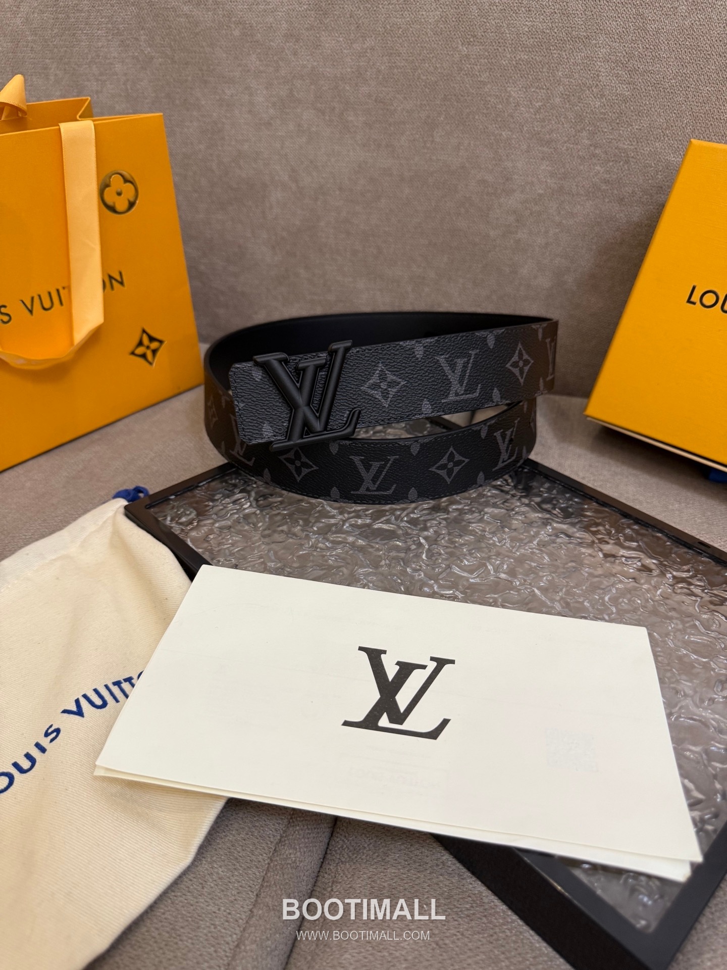 Louis Vuitton LV Dimension Monogram Canvas Reversible Belt with LV Dimension Buckle Palladium 루이비통 LV 디멘션 모노그램 캔버스 리버서블 벨트 LV 디멘션 버클 황동 베이스 팔라듐 피니시 4.0cm 1