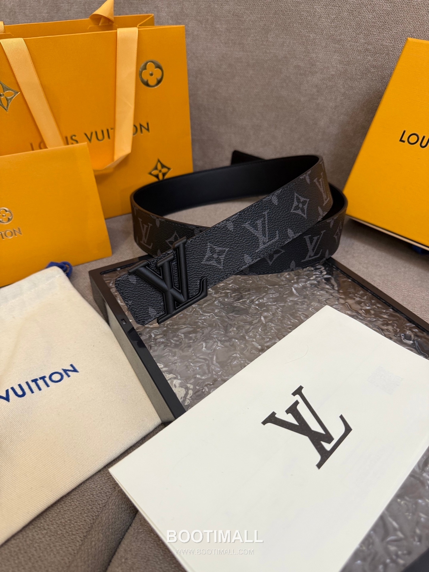 Louis Vuitton LV Dimension Monogram Canvas Reversible Belt with LV Dimension Buckle Palladium 루이비통 LV 디멘션 모노그램 캔버스 리버서블 벨트 LV 디멘션 버클 황동 베이스 팔라듐 피니시 4.0cm 2