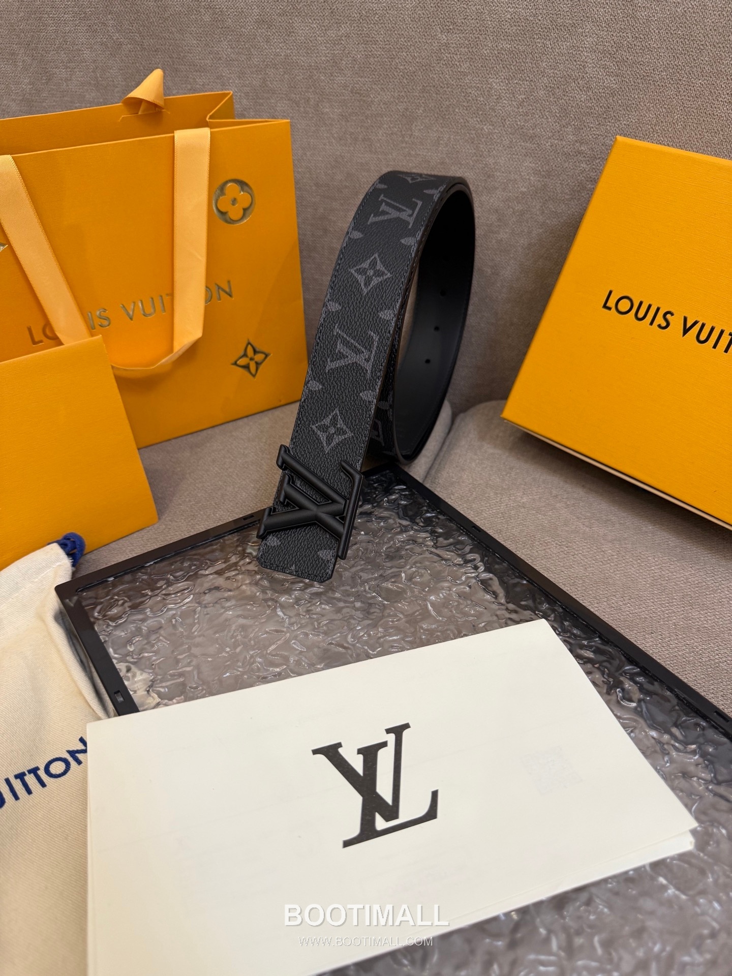 Louis Vuitton LV Dimension Monogram Canvas Reversible Belt with LV Dimension Buckle Palladium 루이비통 LV 디멘션 모노그램 캔버스 리버서블 벨트 LV 디멘션 버클 황동 베이스 팔라듐 피니시 4.0cm 3