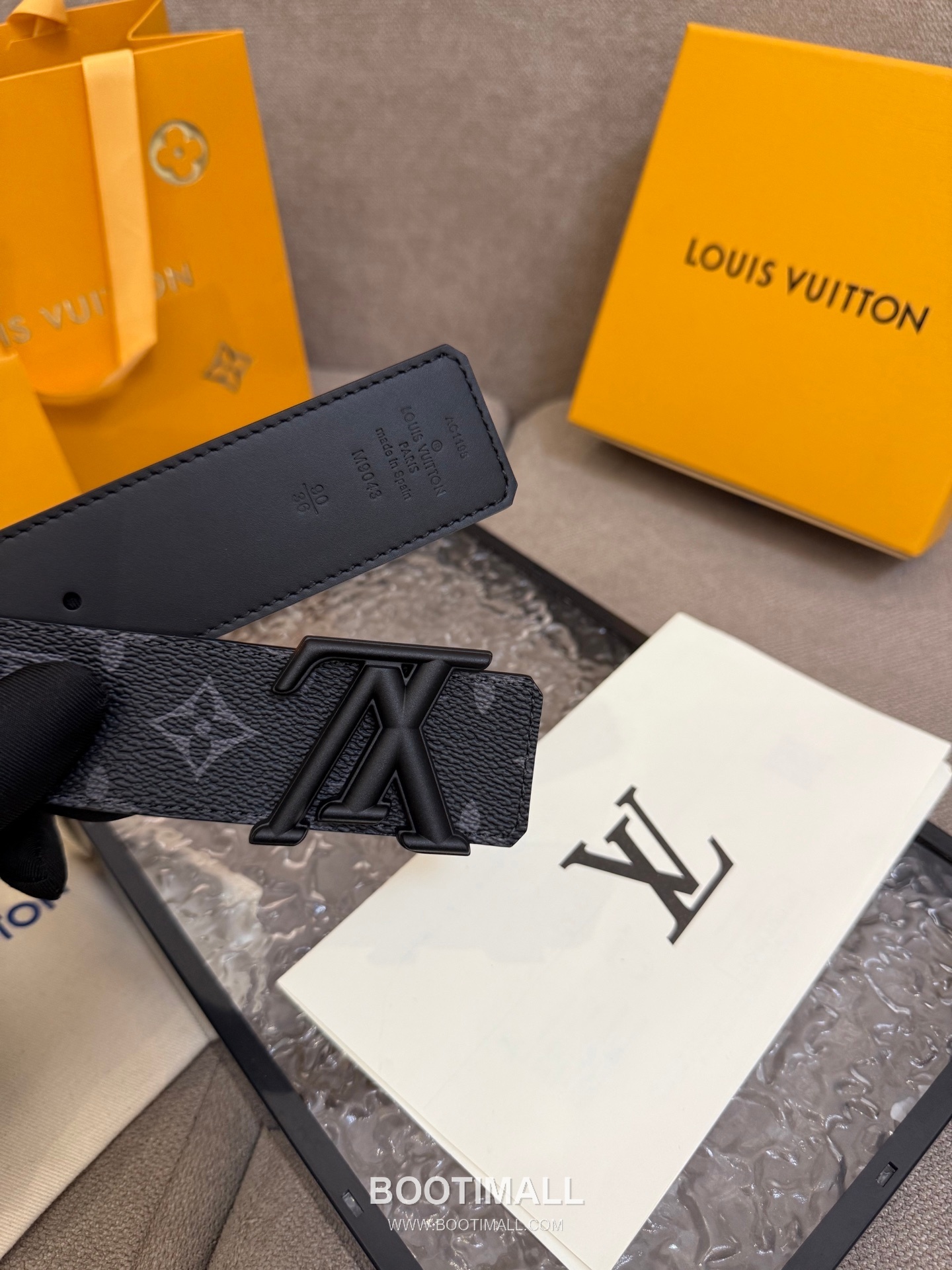 Louis Vuitton LV Dimension Monogram Canvas Reversible Belt with LV Dimension Buckle Palladium 루이비통 LV 디멘션 모노그램 캔버스 리버서블 벨트 LV 디멘션 버클 황동 베이스 팔라듐 피니시 4.0cm 4