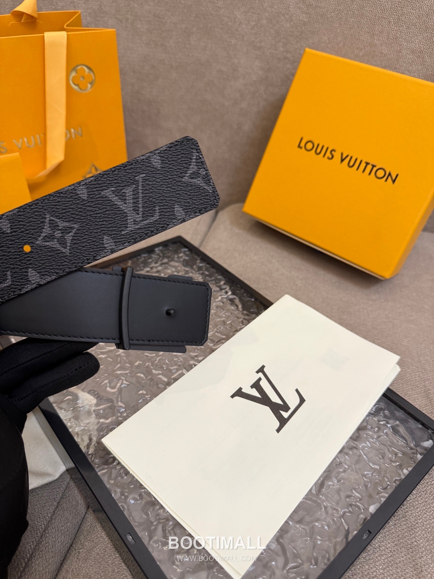 Louis Vuitton LV Dimension Monogram Canvas Reversible Belt with LV Dimension Buckle Palladium 루이비통 LV 디멘션 모노그램 캔버스 리버서블 벨트 LV 디멘션 버클 황동 베이스 팔라듐 피니시 4.0cm 5