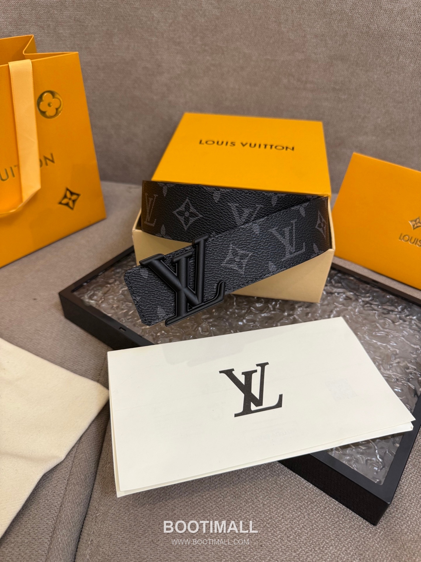 Louis Vuitton LV Dimension Monogram Canvas Reversible Belt with LV Dimension Buckle Palladium 루이비통 LV 디멘션 모노그램 캔버스 리버서블 벨트 LV 디멘션 버클 황동 베이스 팔라듐 피니시 4.0cm 6
