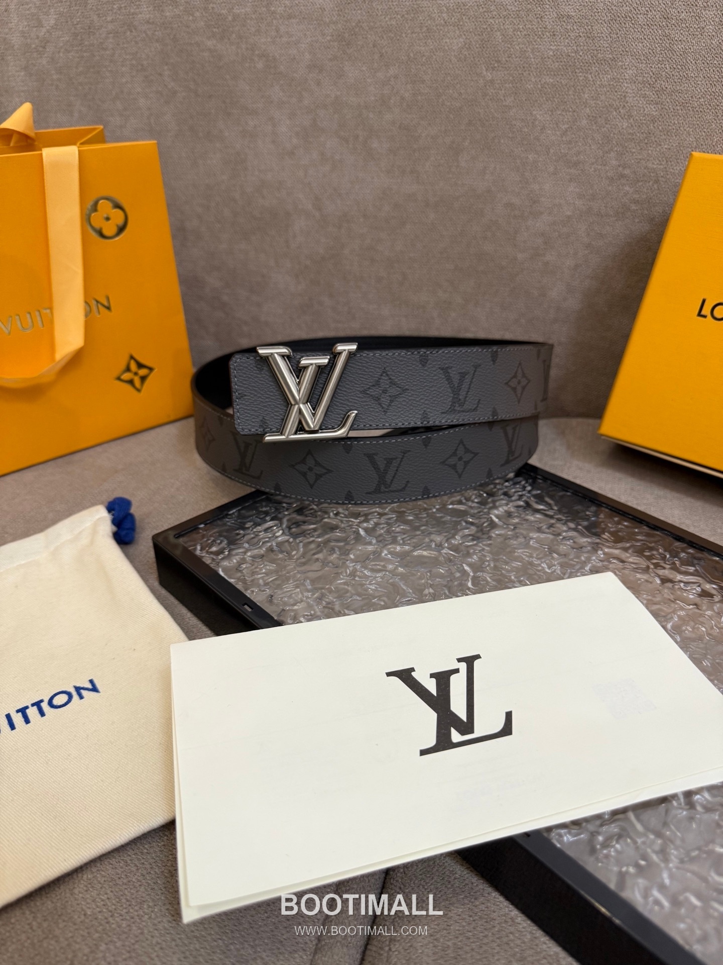 Louis Vuitton LV Dimension Monogram Canvas Reversible Belt with LV Dimension Buckle Palladium 루이비통 LV 디멘션 모노그램 캔버스 리버서블 벨트 LV 디멘션 버클 황동 베이스 팔라듐 피니시 4.0cm 1