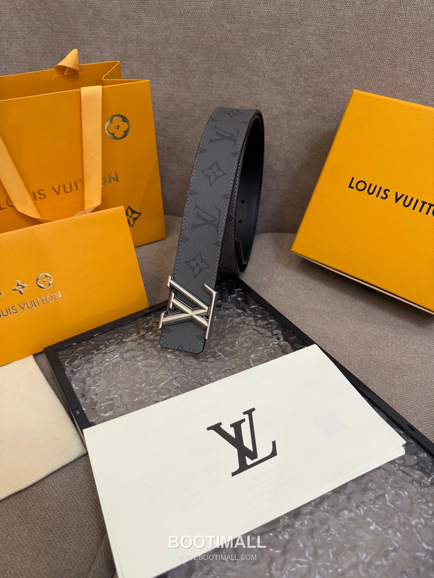 Louis Vuitton LV Dimension Monogram Canvas Reversible Belt with LV Dimension Buckle Palladium 루이비통 LV 디멘션 모노그램 캔버스 리버서블 벨트 LV 디멘션 버클 황동 베이스 팔라듐 피니시 4.0cm 3