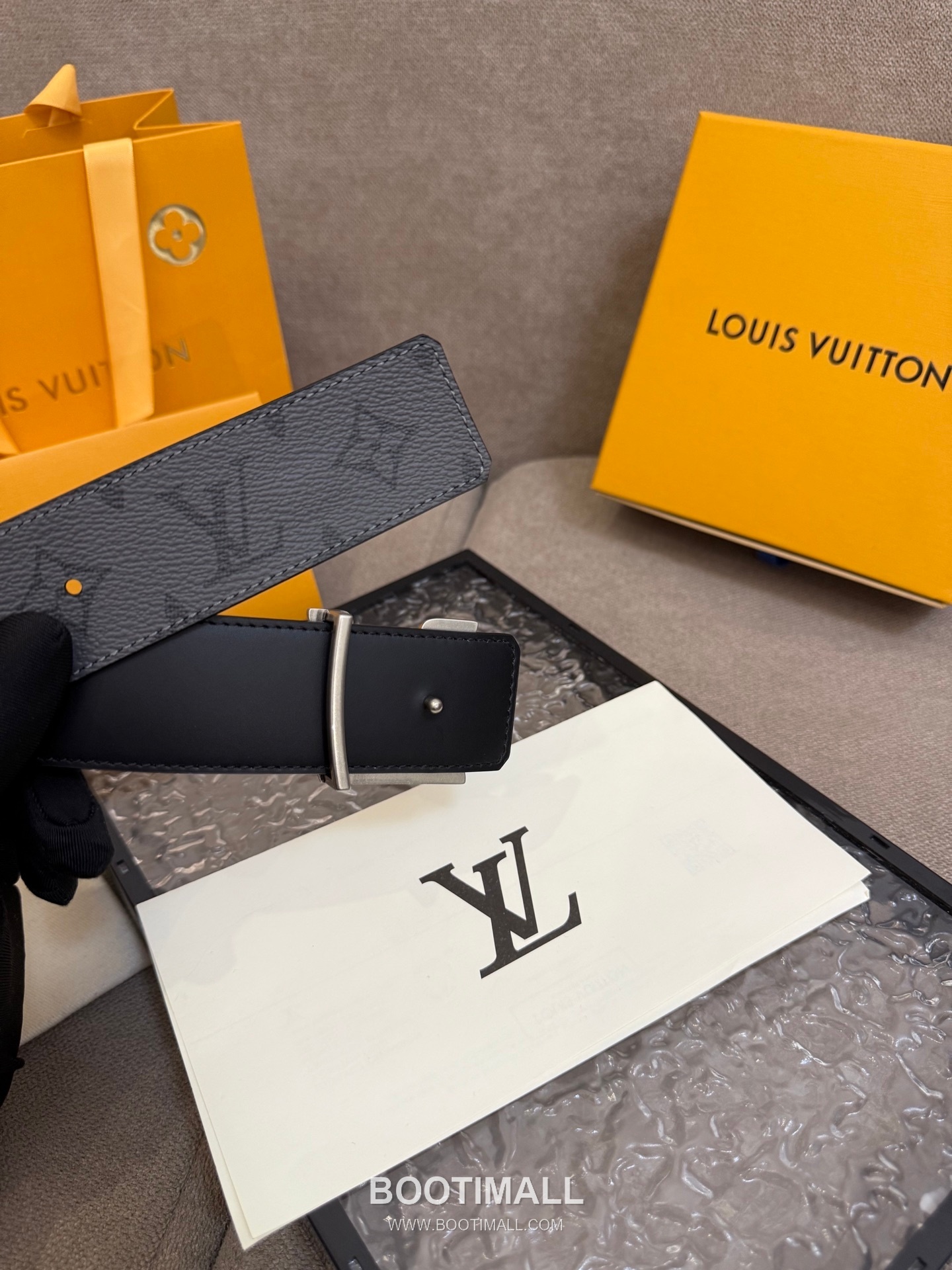 Louis Vuitton LV Dimension Monogram Canvas Reversible Belt with LV Dimension Buckle Palladium 루이비통 LV 디멘션 모노그램 캔버스 리버서블 벨트 LV 디멘션 버클 황동 베이스 팔라듐 피니시 4.0cm 4