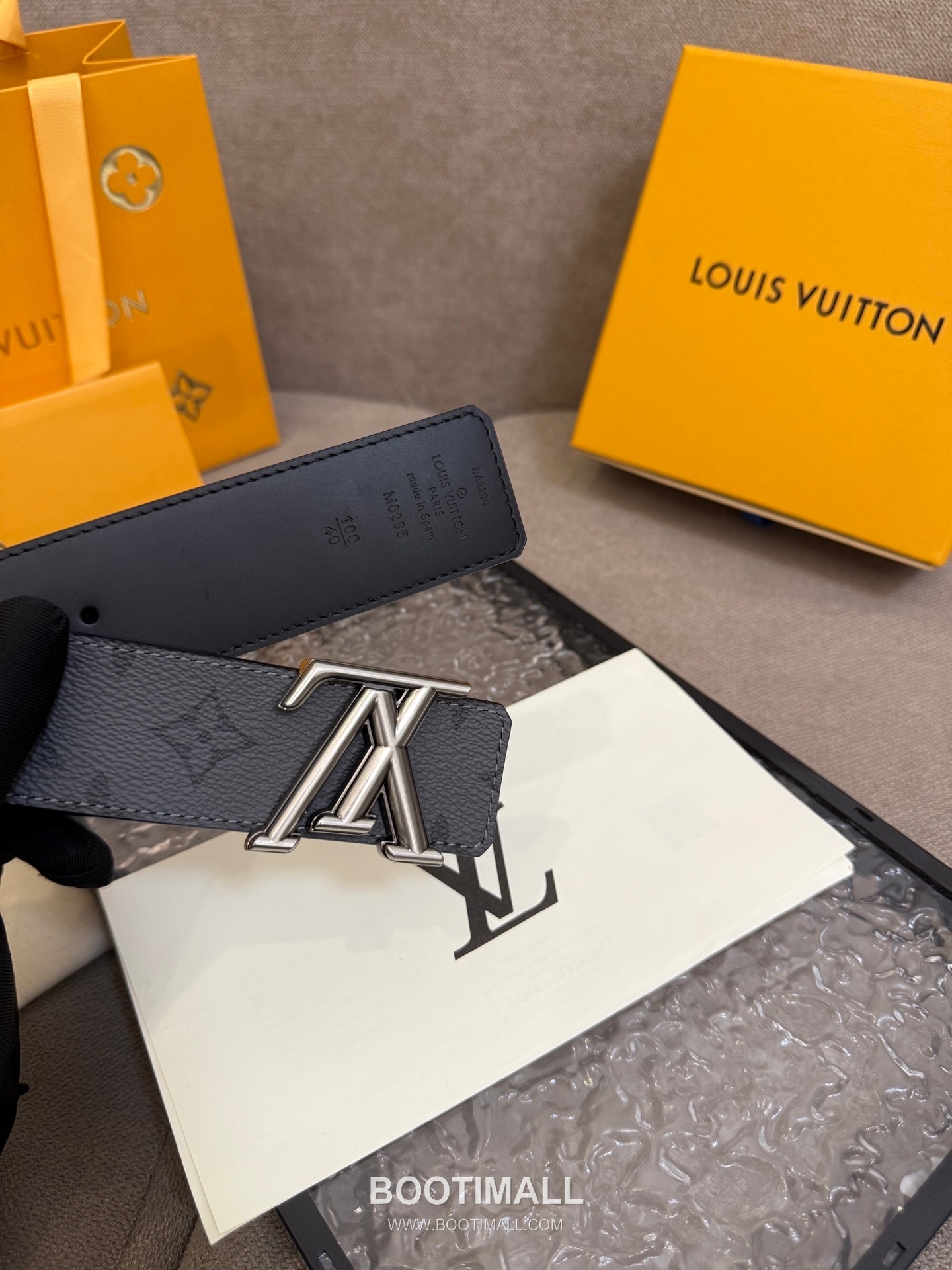 Louis Vuitton LV Dimension Monogram Canvas Reversible Belt with LV Dimension Buckle Palladium 루이비통 LV 디멘션 모노그램 캔버스 리버서블 벨트 LV 디멘션 버클 황동 베이스 팔라듐 피니시 4.0cm 5