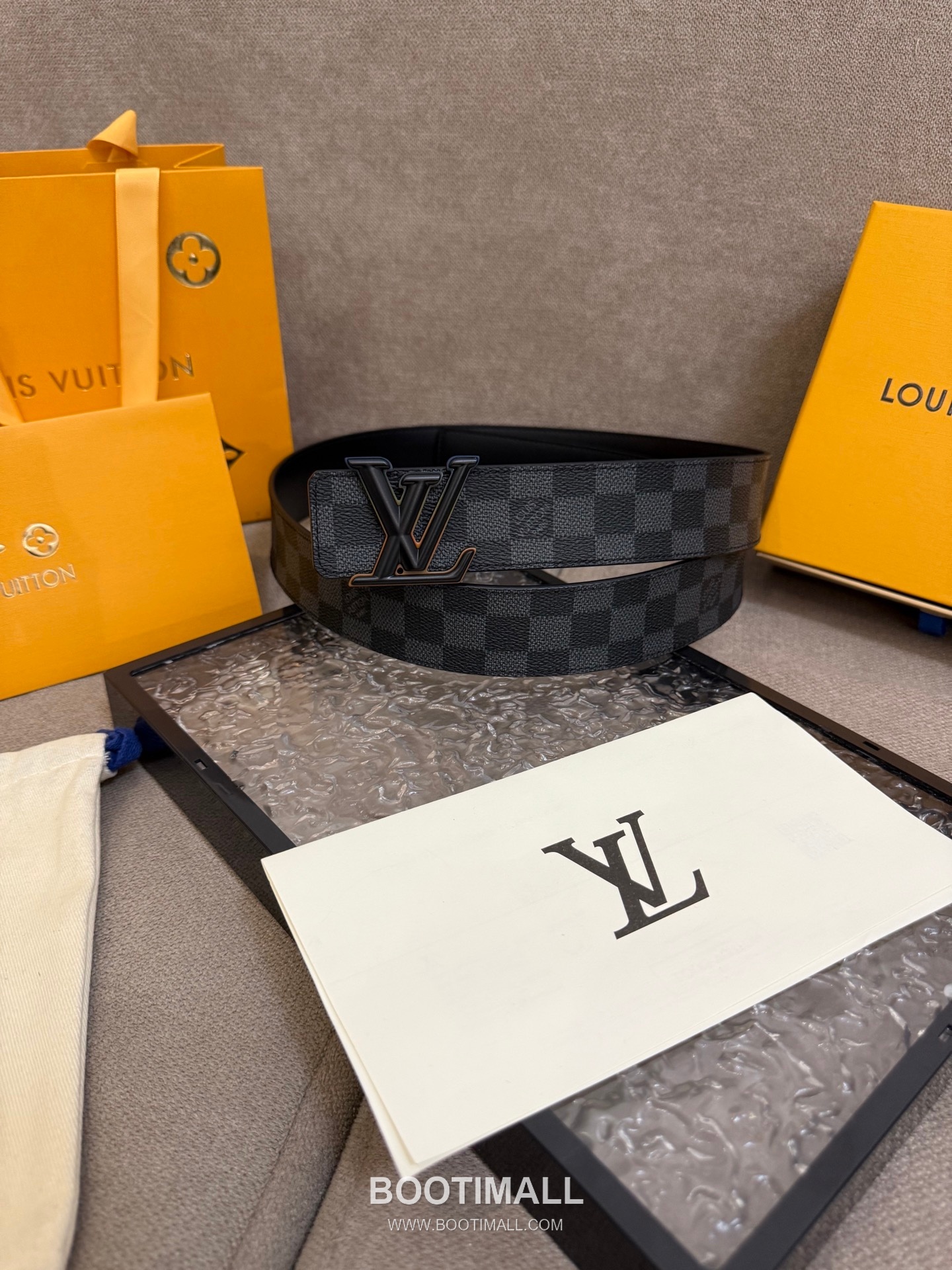 Louis Vuitton LV Dimension Monogram Canvas Reversible Belt with LV Dimension Buckle Palladium 루이비통 LV 디멘션 모노그램 캔버스 리버서블 벨트 LV 디멘션 버클 황동 베이스 팔라듐 피니시 4.0cm 1