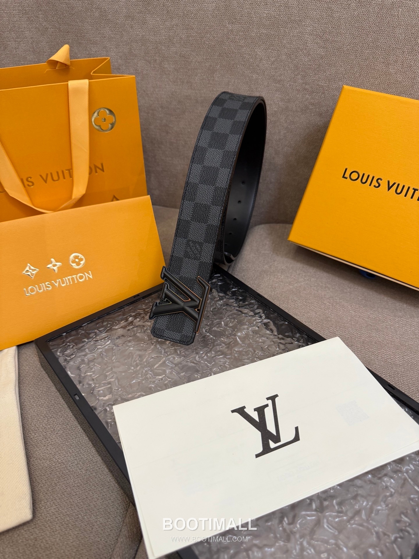Louis Vuitton LV Dimension Monogram Canvas Reversible Belt with LV Dimension Buckle Palladium 루이비통 LV 디멘션 모노그램 캔버스 리버서블 벨트 LV 디멘션 버클 황동 베이스 팔라듐 피니시 4.0cm 3
