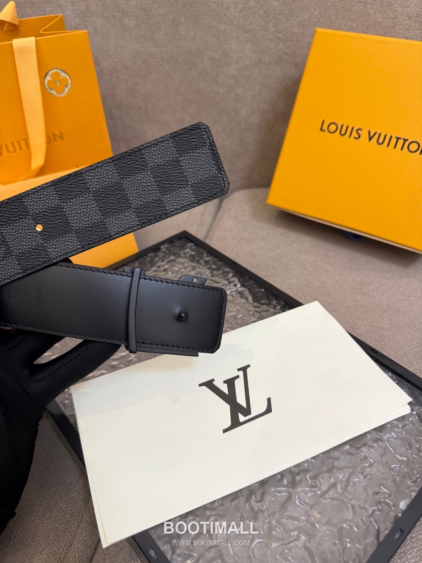 Louis Vuitton LV Dimension Monogram Canvas Reversible Belt with LV Dimension Buckle Palladium 루이비통 LV 디멘션 모노그램 캔버스 리버서블 벨트 LV 디멘션 버클 황동 베이스 팔라듐 피니시 4.0cm 5
