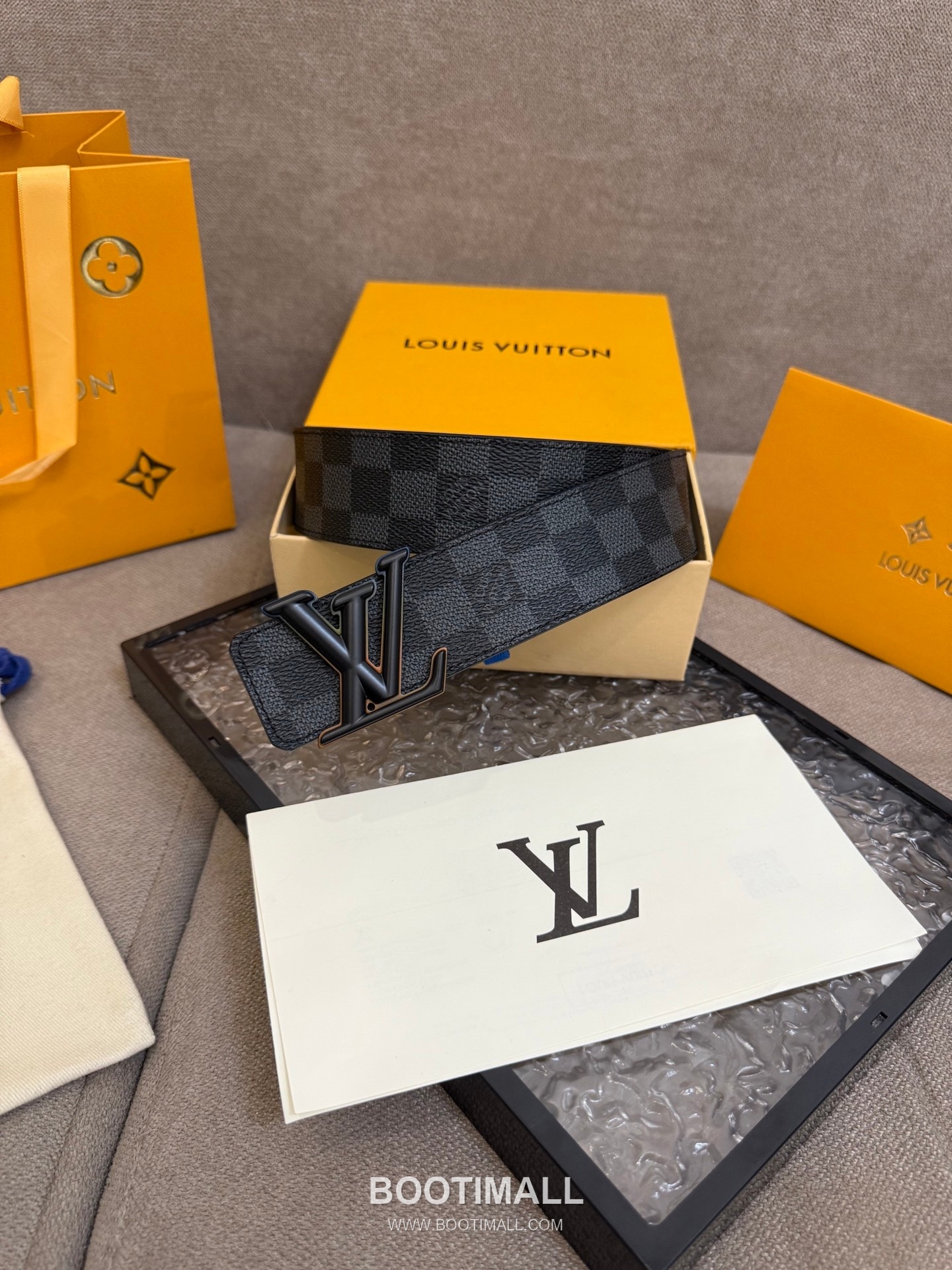 Louis Vuitton LV Dimension Monogram Canvas Reversible Belt with LV Dimension Buckle Palladium 루이비통 LV 디멘션 모노그램 캔버스 리버서블 벨트 LV 디멘션 버클 황동 베이스 팔라듐 피니시 4.0cm 6
