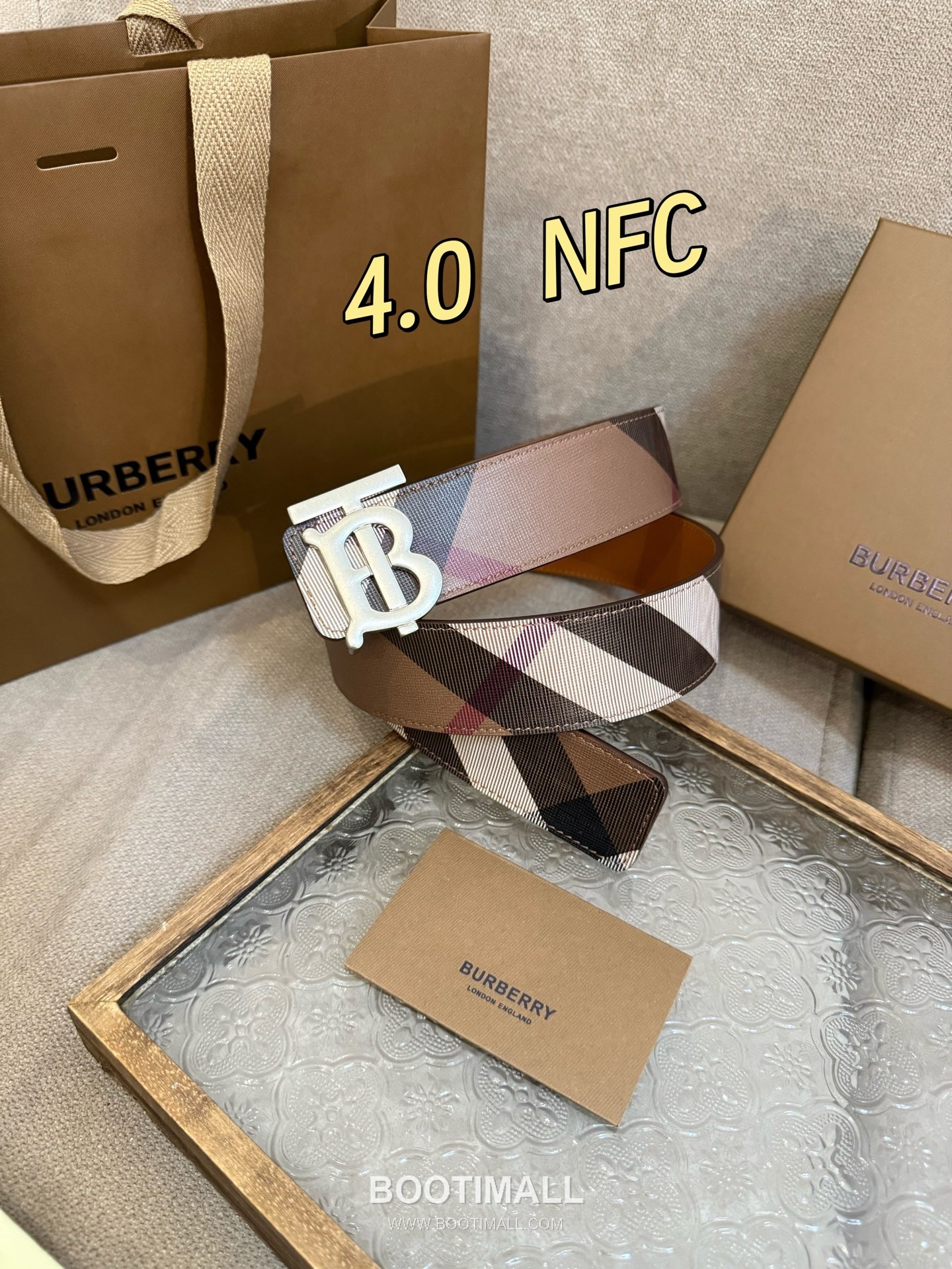 Burberry Check Canvas Calfskin Leather Reversible Belt with Logo Buckle Palladium 버버리 체크 캔버스 카프스킨 레더 리버서블 벨트 로고 버클 황동 베이스 팔라듐 피니시 4.0cm 1