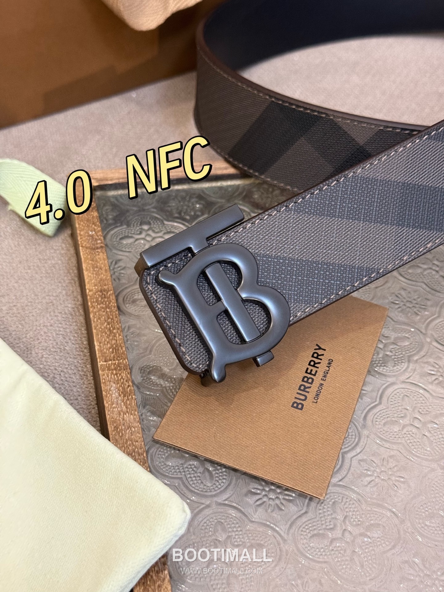 Burberry Check Canvas Calfskin Leather Reversible Belt with Logo Buckle Palladium 버버리 체크 캔버스 카프스킨 레더 리버서블 벨트 로고 버클 황동 베이스 팔라듐 피니시 4.0cm 3