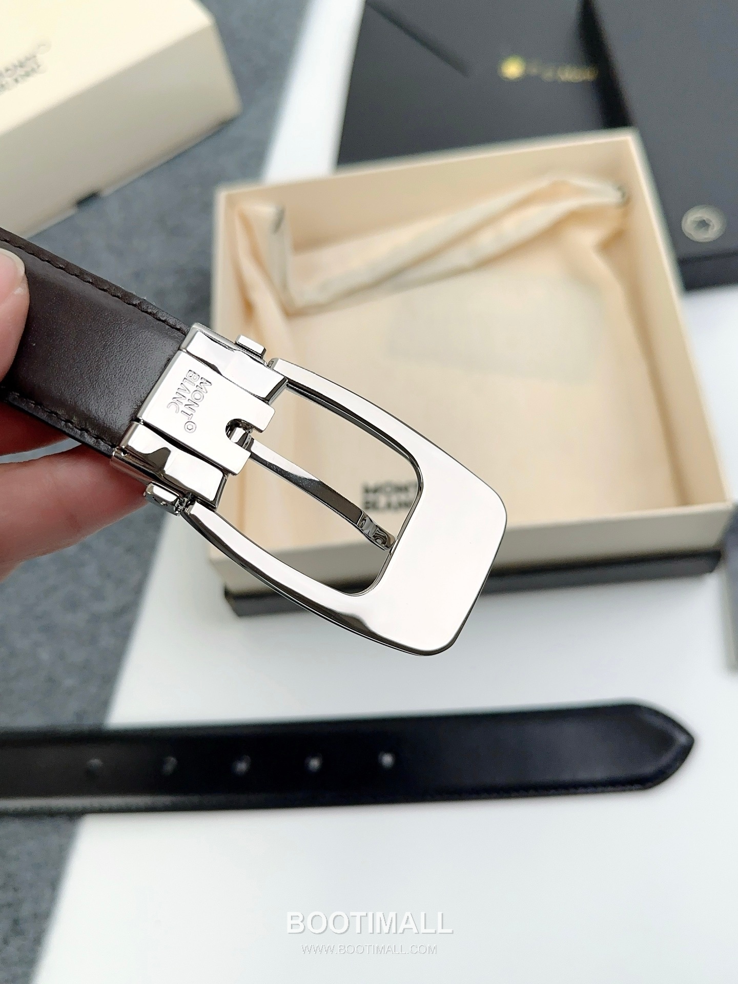 Montblanc Calfskin Leather Reversible Belt with Pin Buckle Palladium 몽블랑 카프스킨 레더 리버서블 벨트 핀 버클 황동 베이스 팔라듐 피니시 3.0cm 9