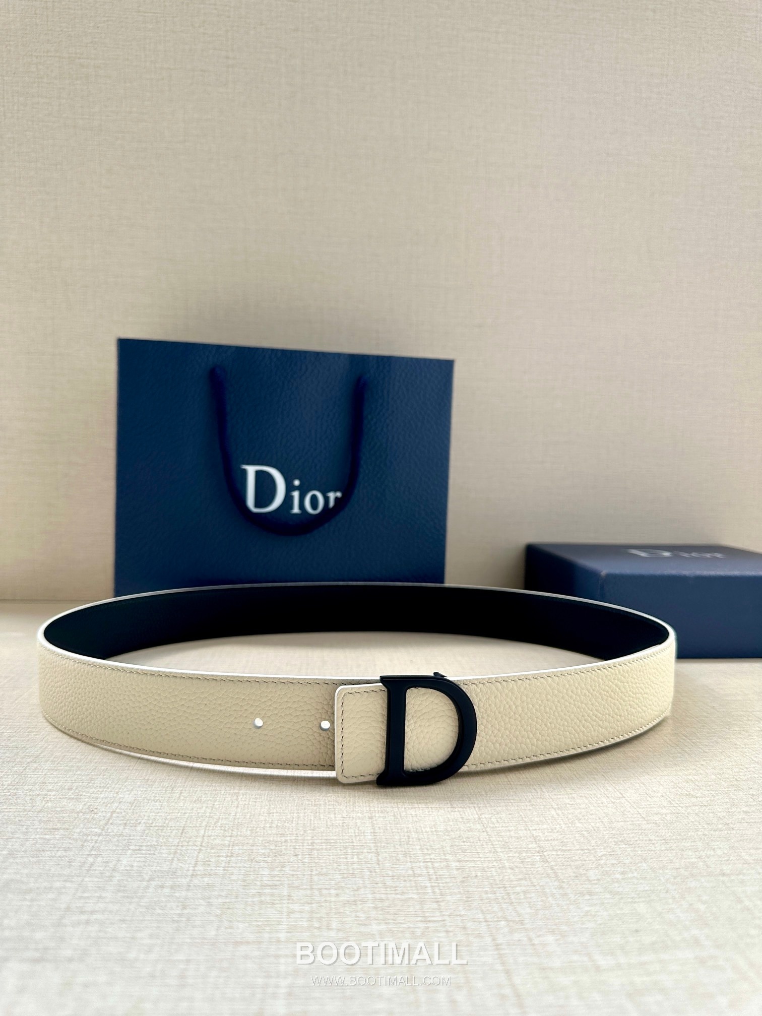 Dior Calfskin Grained Leather Reversible Belt with Logo Buckle Palladium 디올 카프스킨 그레인 레더 리버서블 벨트 로고 버클 황동 베이스 팔라듐 피니시 3.5cm 1
