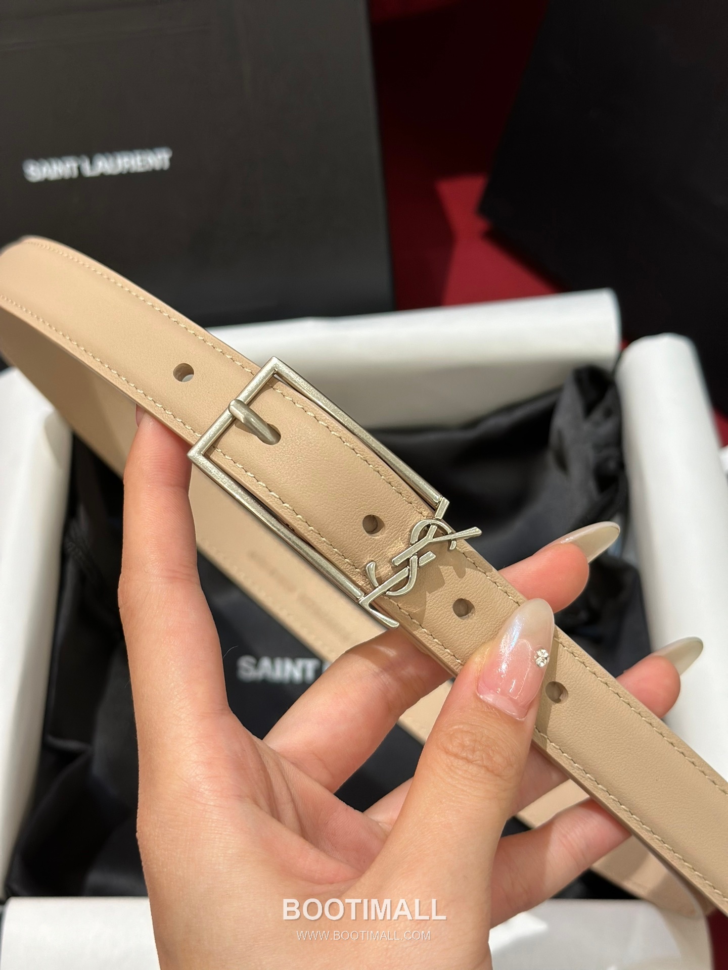 Saint Laurent Calfskin Leather Reversible Belt with YSL Logo Pin Buckle Gold-Plated 생로랑 카프스킨 레더 리버서블 벨트 YSL 로고 핀 버클 황동 베이스 금도금 2.0cm 4