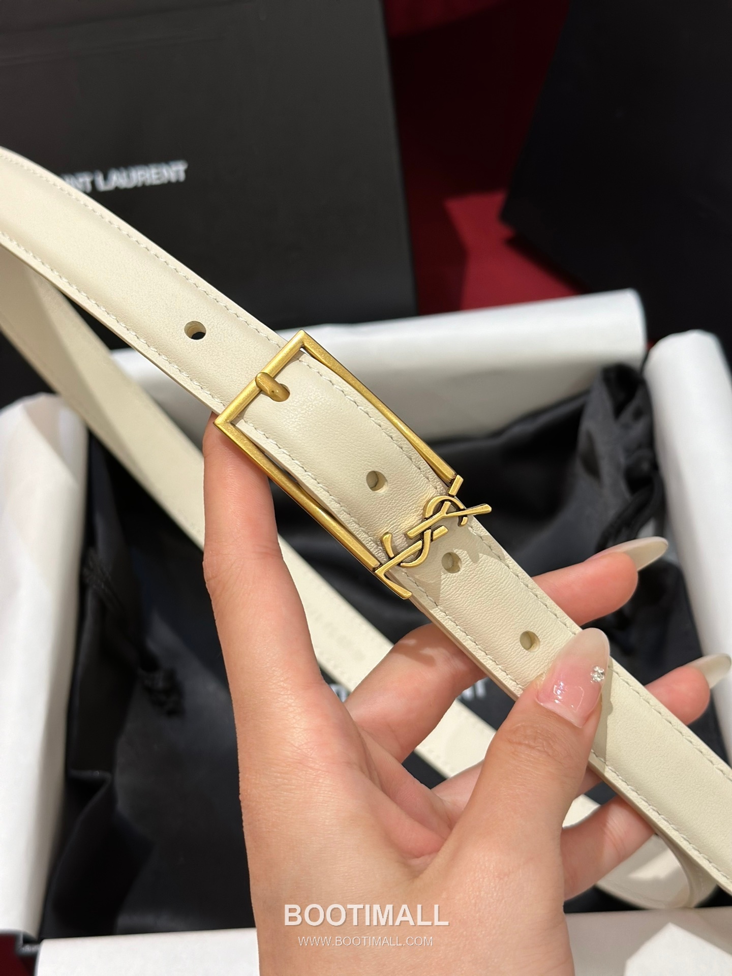 Saint Laurent Calfskin Leather Reversible Belt with YSL Logo Pin Buckle Gold-Plated 생로랑 카프스킨 레더 리버서블 벨트 YSL 로고 핀 버클 황동 베이스 금도금 2.0cm 4