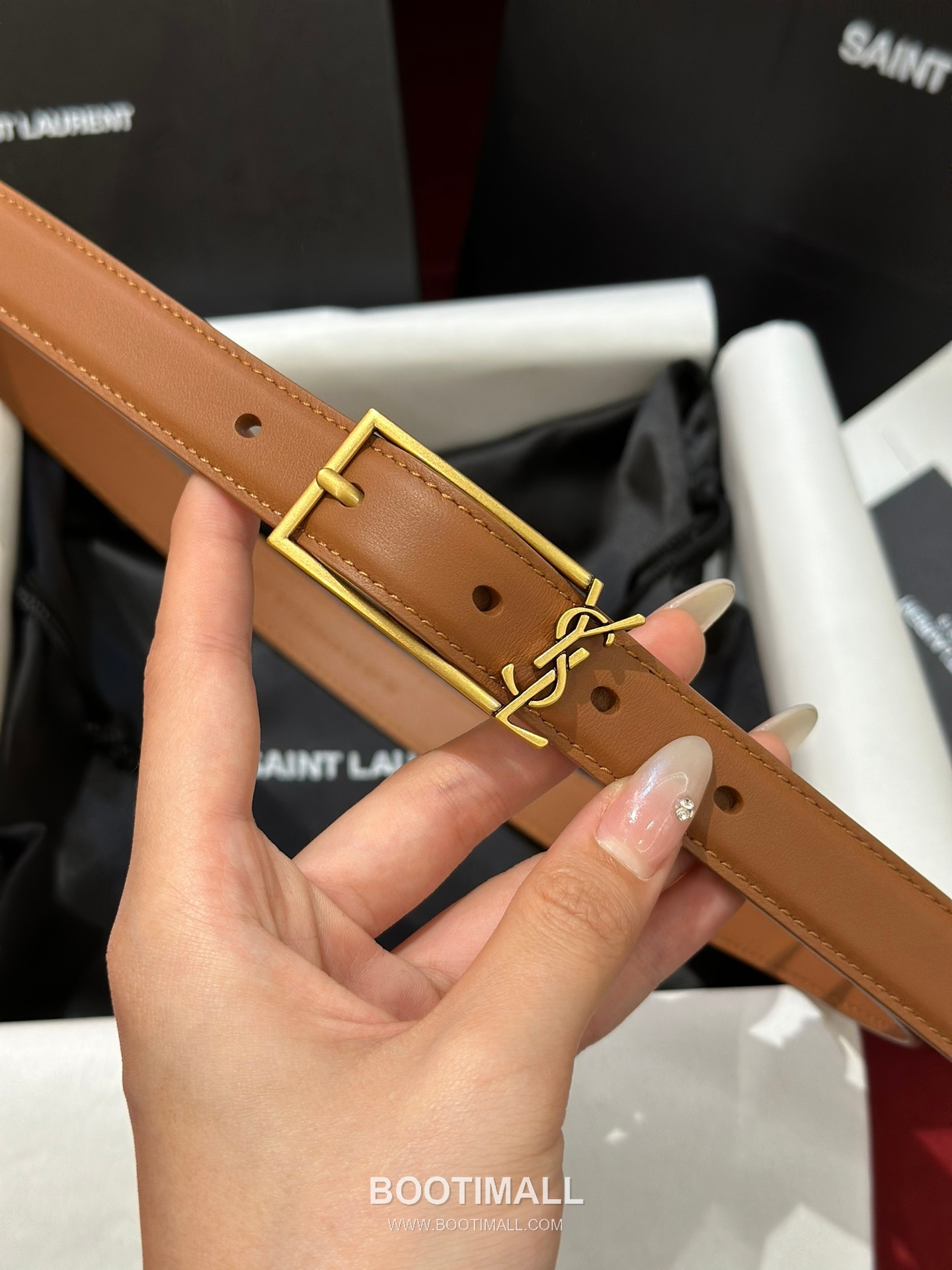 Saint Laurent Calfskin Leather Reversible Belt with YSL Logo Pin Buckle Gold-Plated 생로랑 카프스킨 레더 리버서블 벨트 YSL 로고 핀 버클 황동 베이스 금도금 2.0cm 4