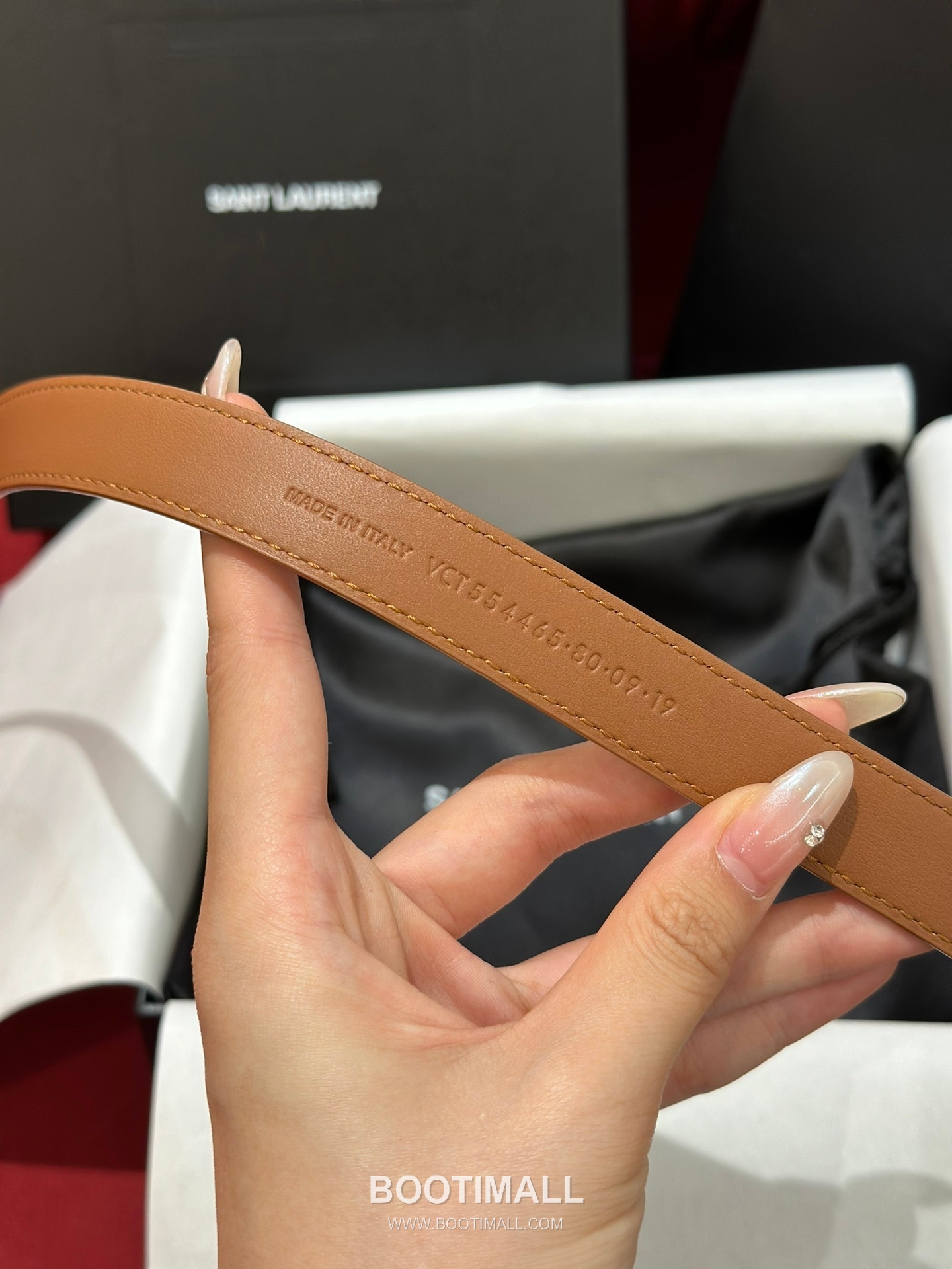 Saint Laurent Calfskin Leather Reversible Belt with YSL Logo Pin Buckle Gold-Plated 생로랑 카프스킨 레더 리버서블 벨트 YSL 로고 핀 버클 황동 베이스 금도금 2.0cm 8