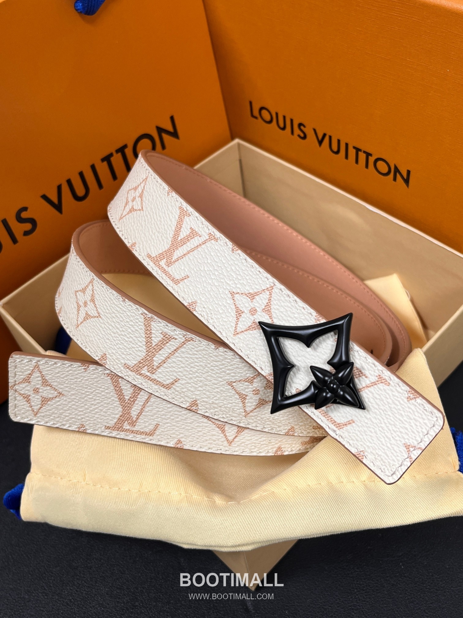 Louis Vuitton Monogram Canvas Calfskin Reversible Belt with LV Buckle Gold-Plated 루이비통 모노그램 캔버스 카프스킨 리버서블 벨트 LV 버클 황동 베이스 금도금 3.0cm 1
