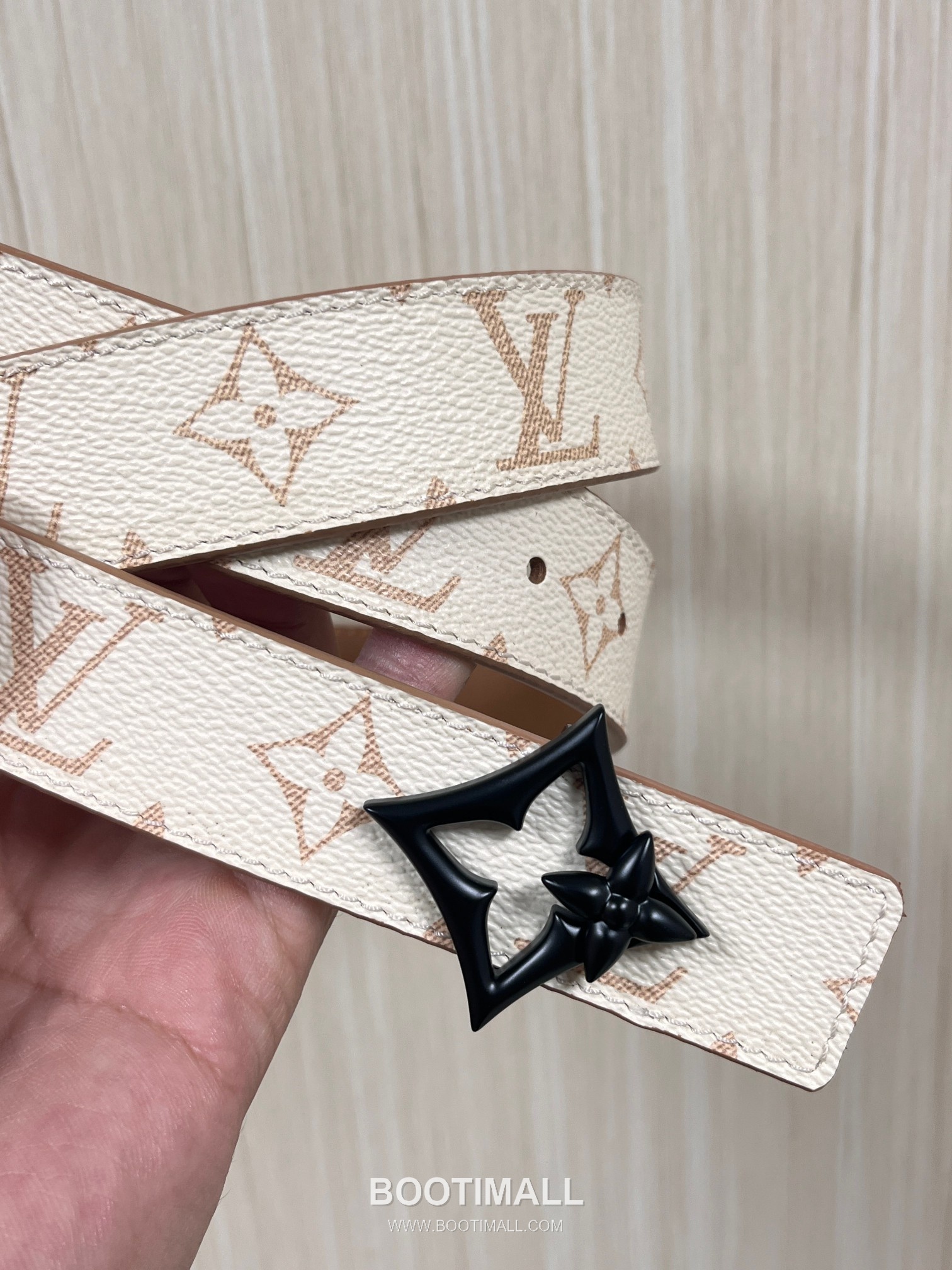Louis Vuitton Monogram Canvas Calfskin Reversible Belt with LV Buckle Gold-Plated 루이비통 모노그램 캔버스 카프스킨 리버서블 벨트 LV 버클 황동 베이스 금도금 3.0cm 2