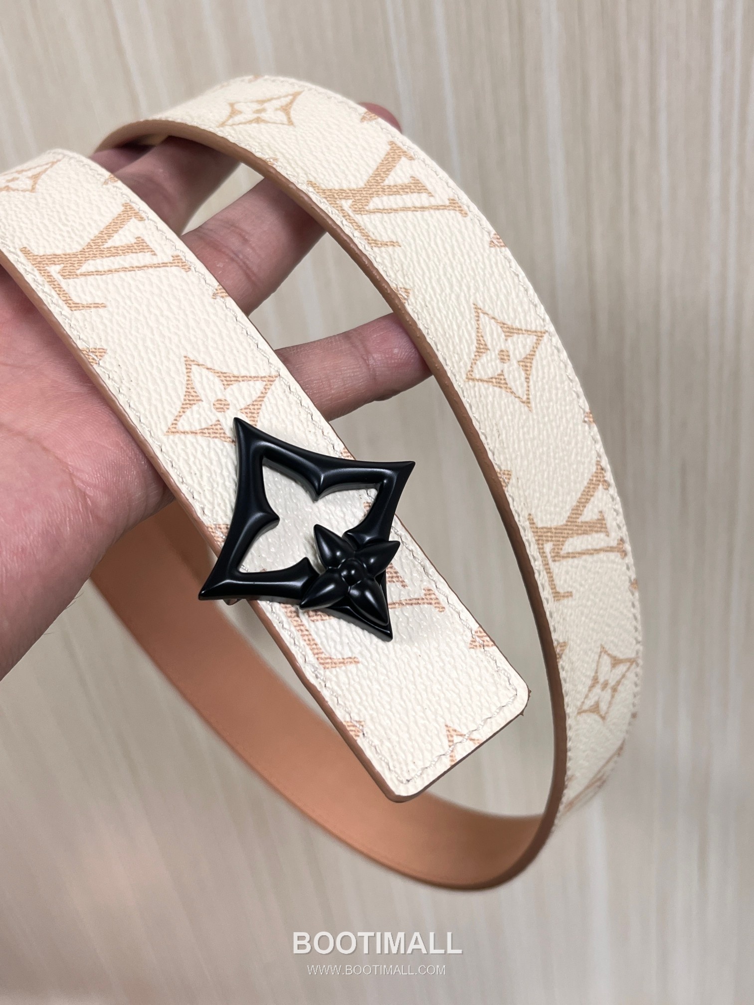 Louis Vuitton Monogram Canvas Calfskin Reversible Belt with LV Buckle Gold-Plated 루이비통 모노그램 캔버스 카프스킨 리버서블 벨트 LV 버클 황동 베이스 금도금 3.0cm 3