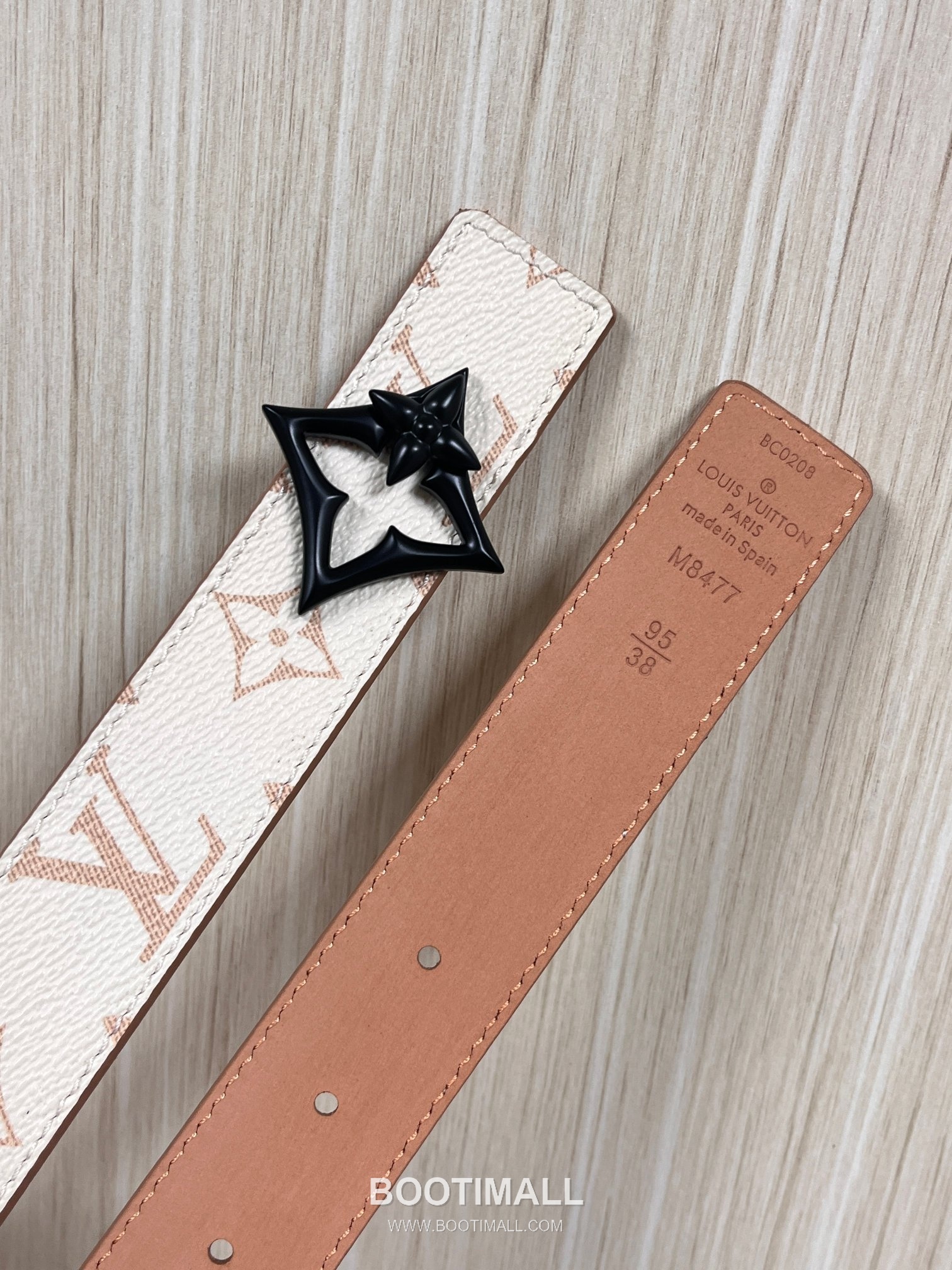 Louis Vuitton Monogram Canvas Calfskin Reversible Belt with LV Buckle Gold-Plated 루이비통 모노그램 캔버스 카프스킨 리버서블 벨트 LV 버클 황동 베이스 금도금 3.0cm 4