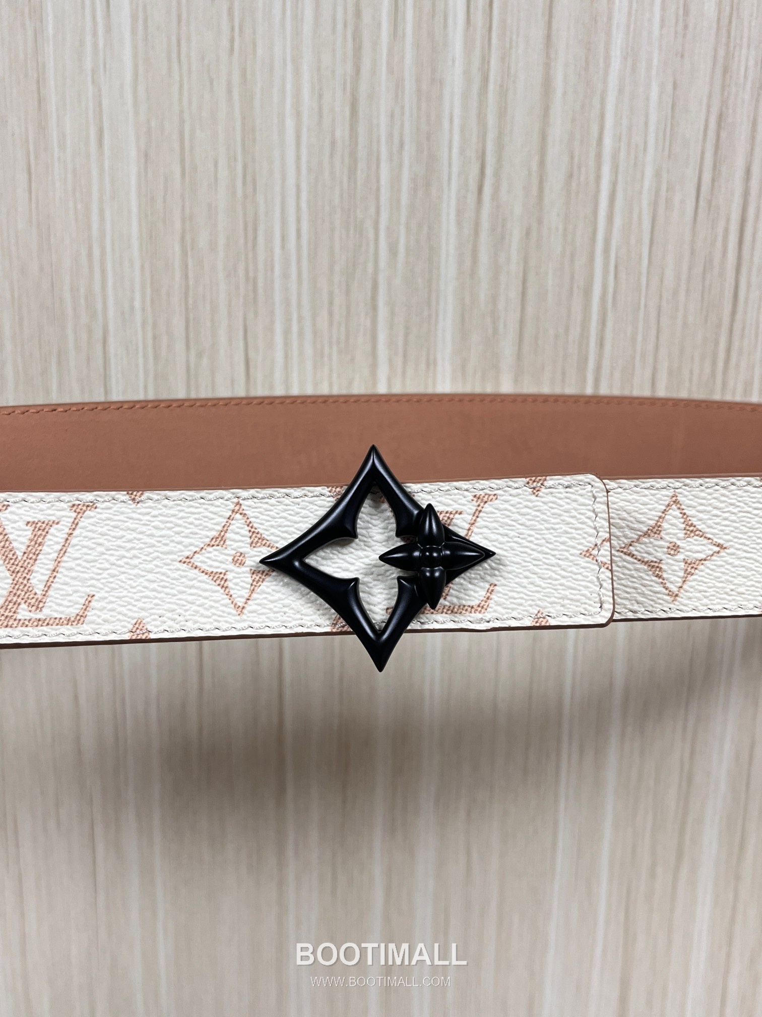 Louis Vuitton Monogram Canvas Calfskin Reversible Belt with LV Buckle Gold-Plated 루이비통 모노그램 캔버스 카프스킨 리버서블 벨트 LV 버클 황동 베이스 금도금 3.0cm 6