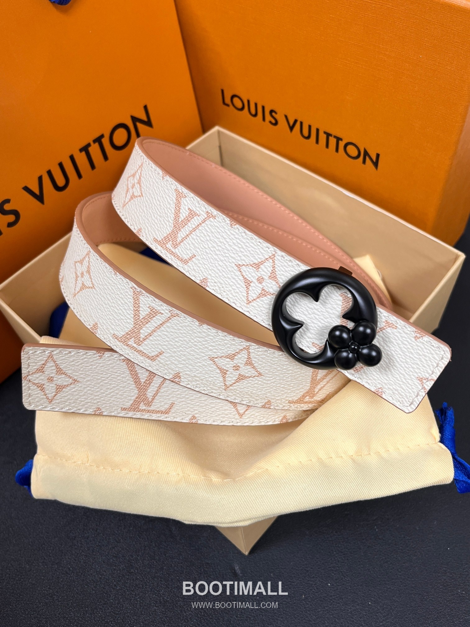 Louis Vuitton Monogram Canvas Calfskin Reversible Belt with LV Buckle Gold-Plated 루이비통 모노그램 캔버스 카프스킨 리버서블 벨트 LV 버클 황동 베이스 금도금 3.0cm 1