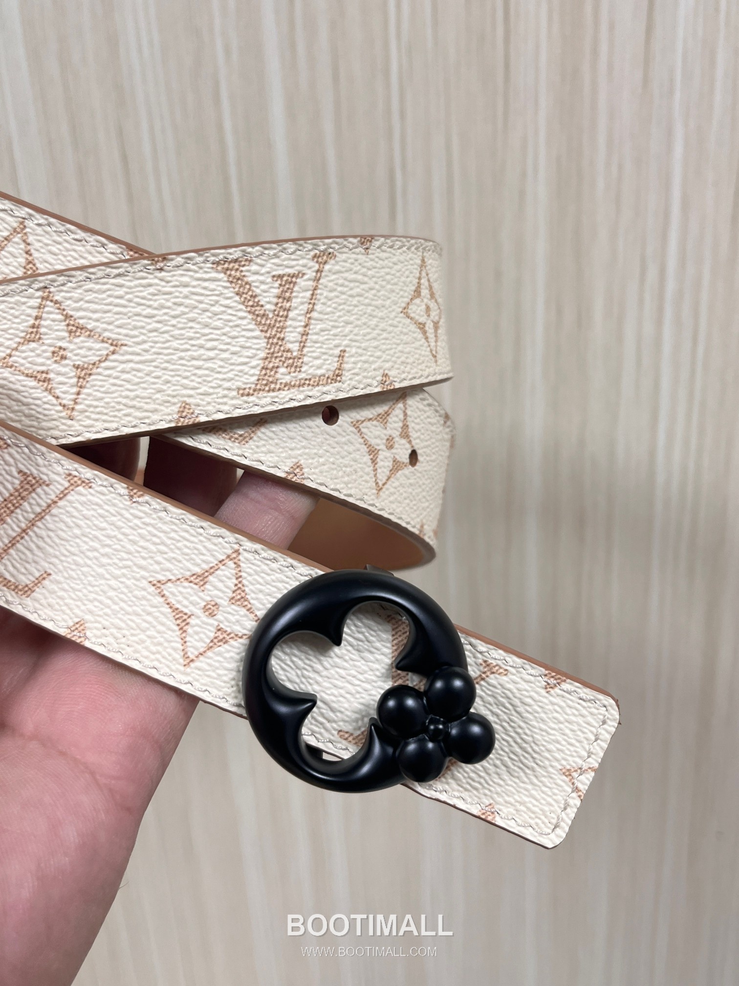 Louis Vuitton Monogram Canvas Calfskin Reversible Belt with LV Buckle Gold-Plated 루이비통 모노그램 캔버스 카프스킨 리버서블 벨트 LV 버클 황동 베이스 금도금 3.0cm 2